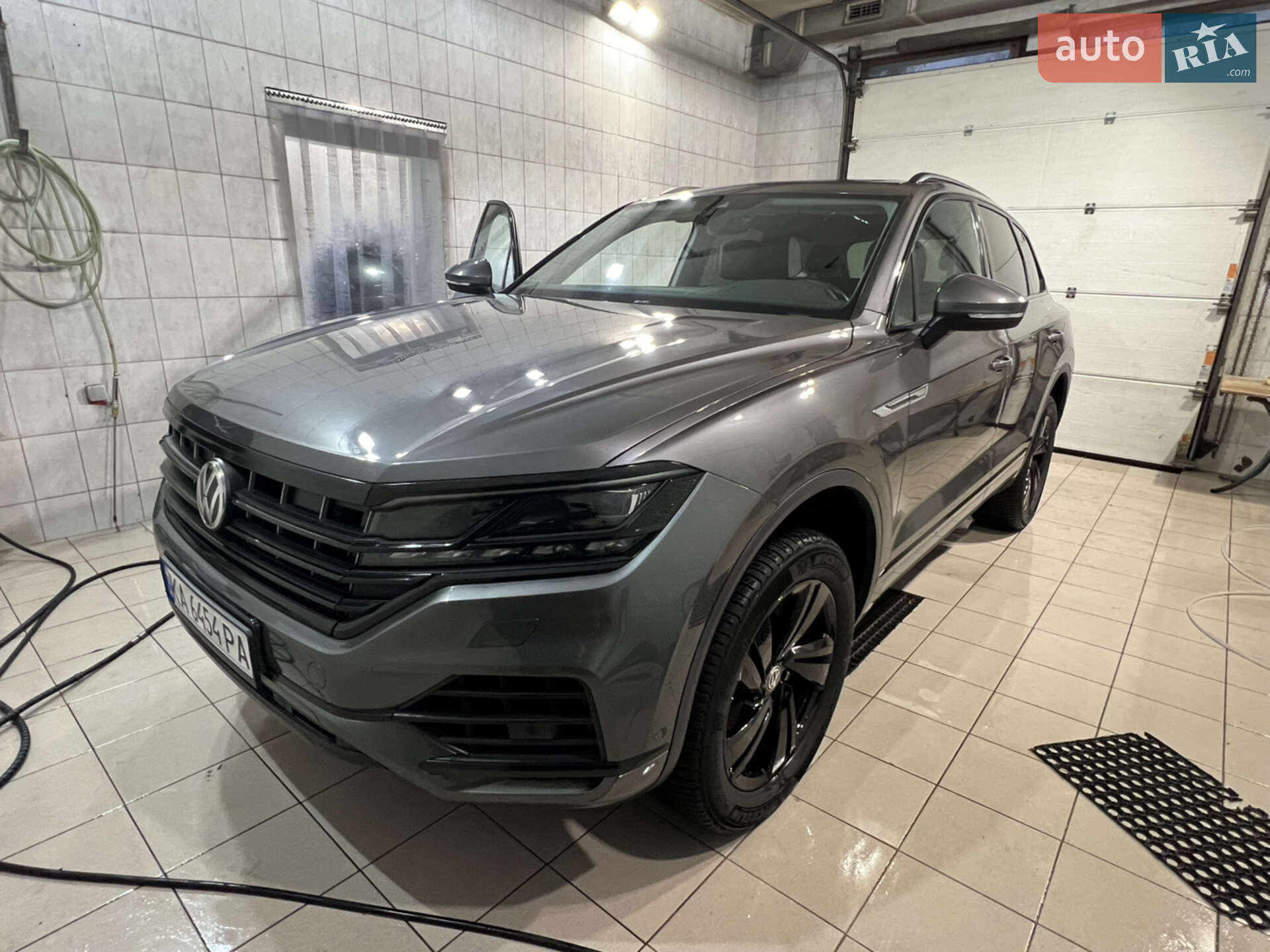 Volkswagen Touareg 2018 VIN WVGZZZCRZKD007099 фото оголошення 2 з 68