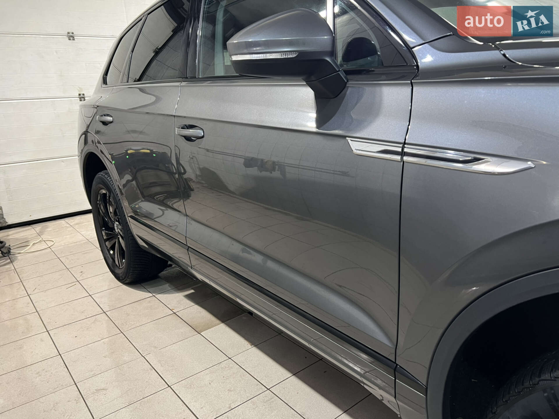 Volkswagen Touareg 2018 VIN WVGZZZCRZKD007099 фото оголошення 10 з 68