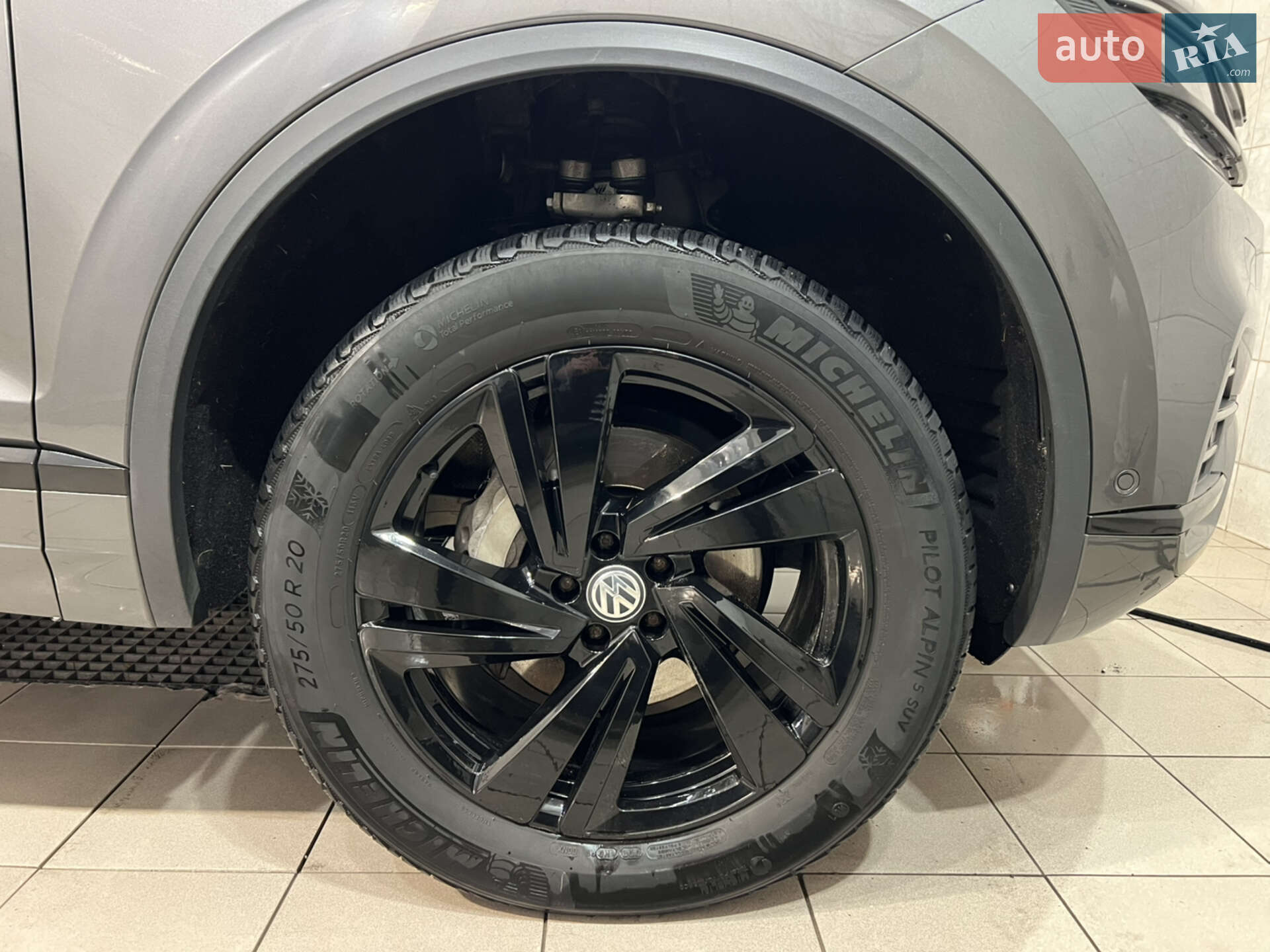 Volkswagen Touareg 2018 VIN WVGZZZCRZKD007099 фото оголошення 17 з 68