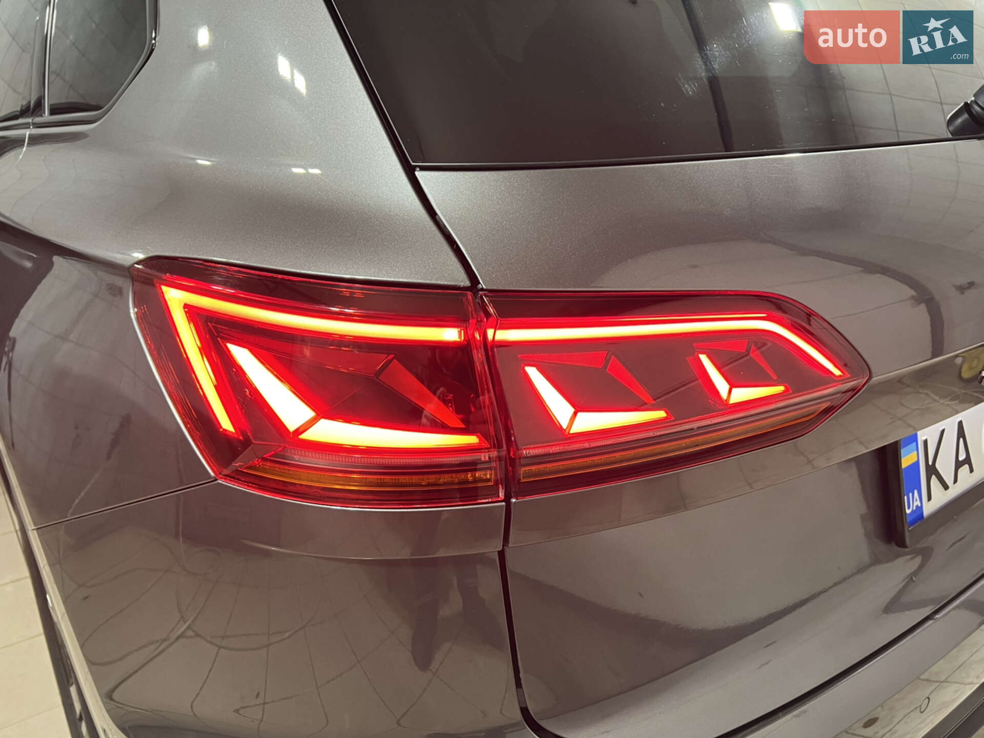 Volkswagen Touareg 2018 VIN WVGZZZCRZKD007099 фото оголошення 22 з 68
