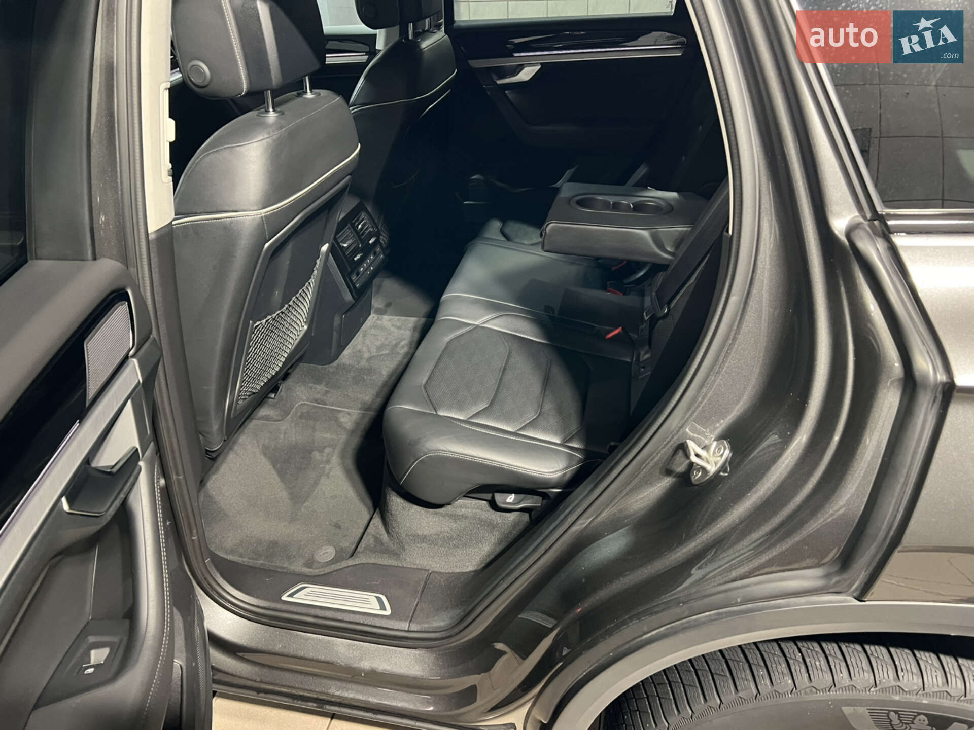 Volkswagen Touareg 2018 VIN WVGZZZCRZKD007099 фото оголошення 27 з 68