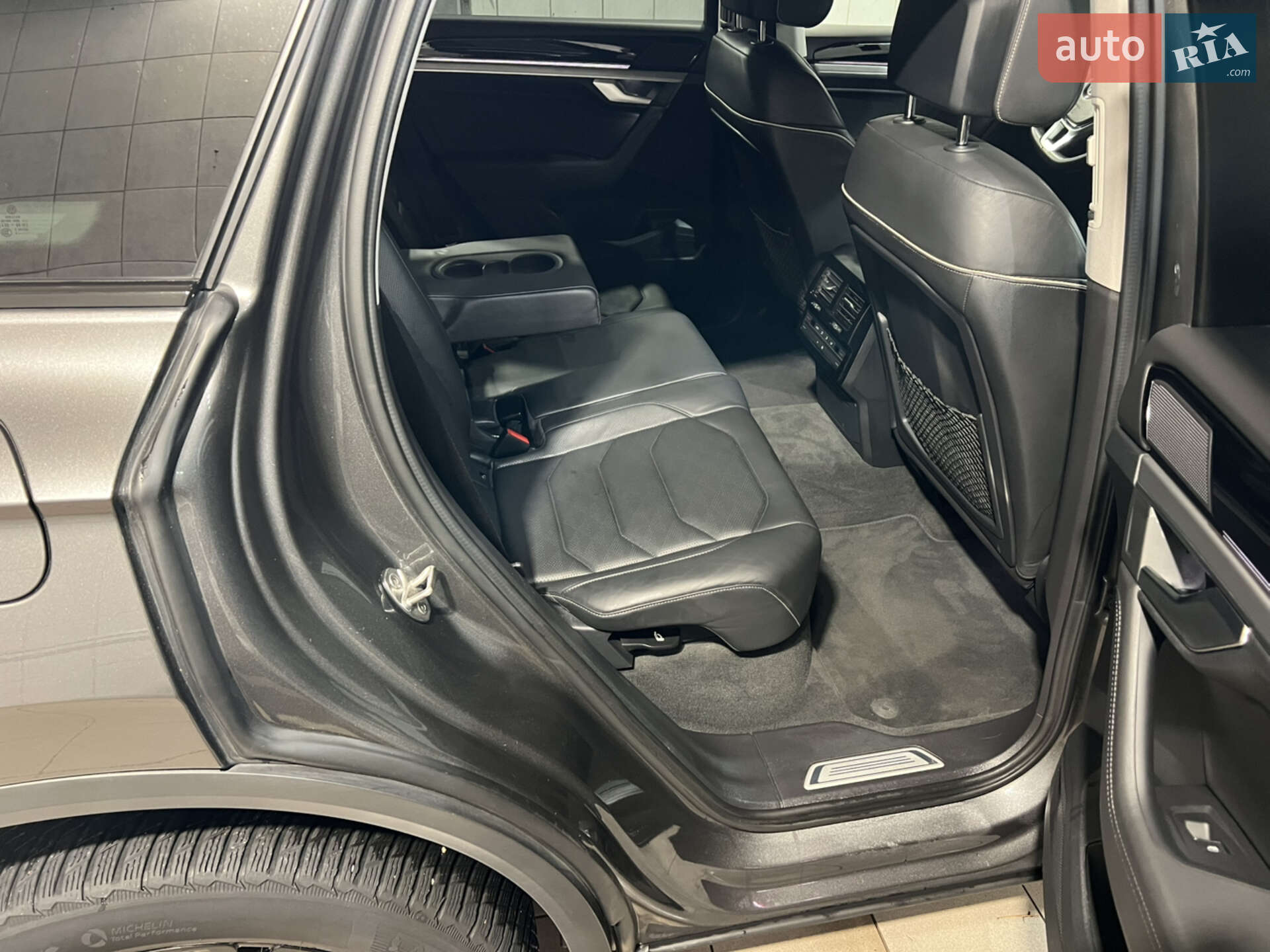 Volkswagen Touareg 2018 VIN WVGZZZCRZKD007099 фото оголошення 29 з 68