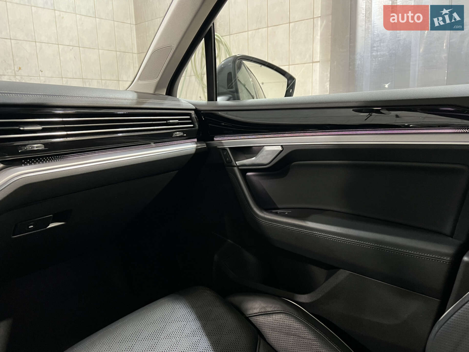 Volkswagen Touareg 2018 VIN WVGZZZCRZKD007099 фото оголошення 33 з 68