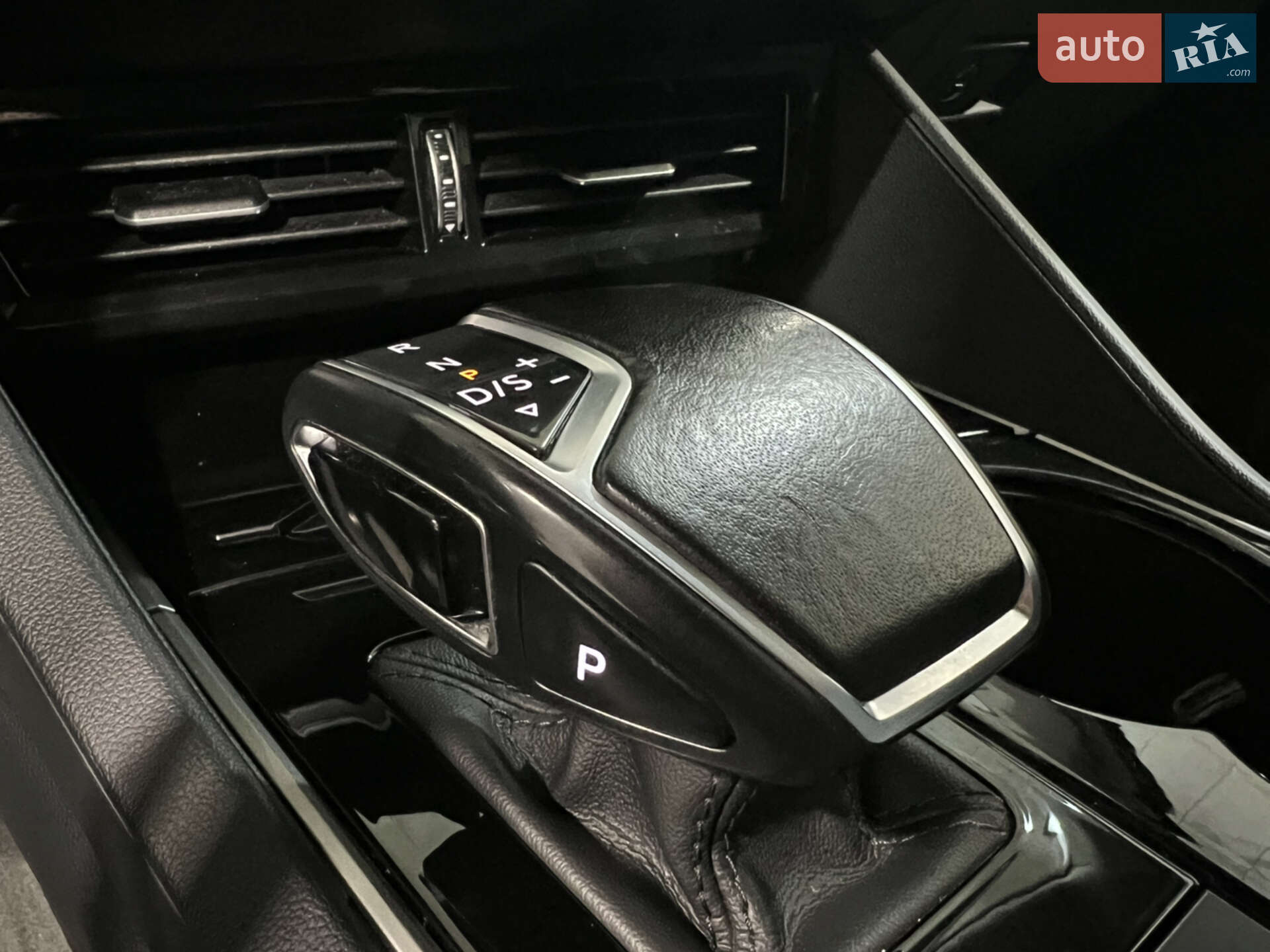 Volkswagen Touareg 2018 VIN WVGZZZCRZKD007099 фото оголошення 38 з 68