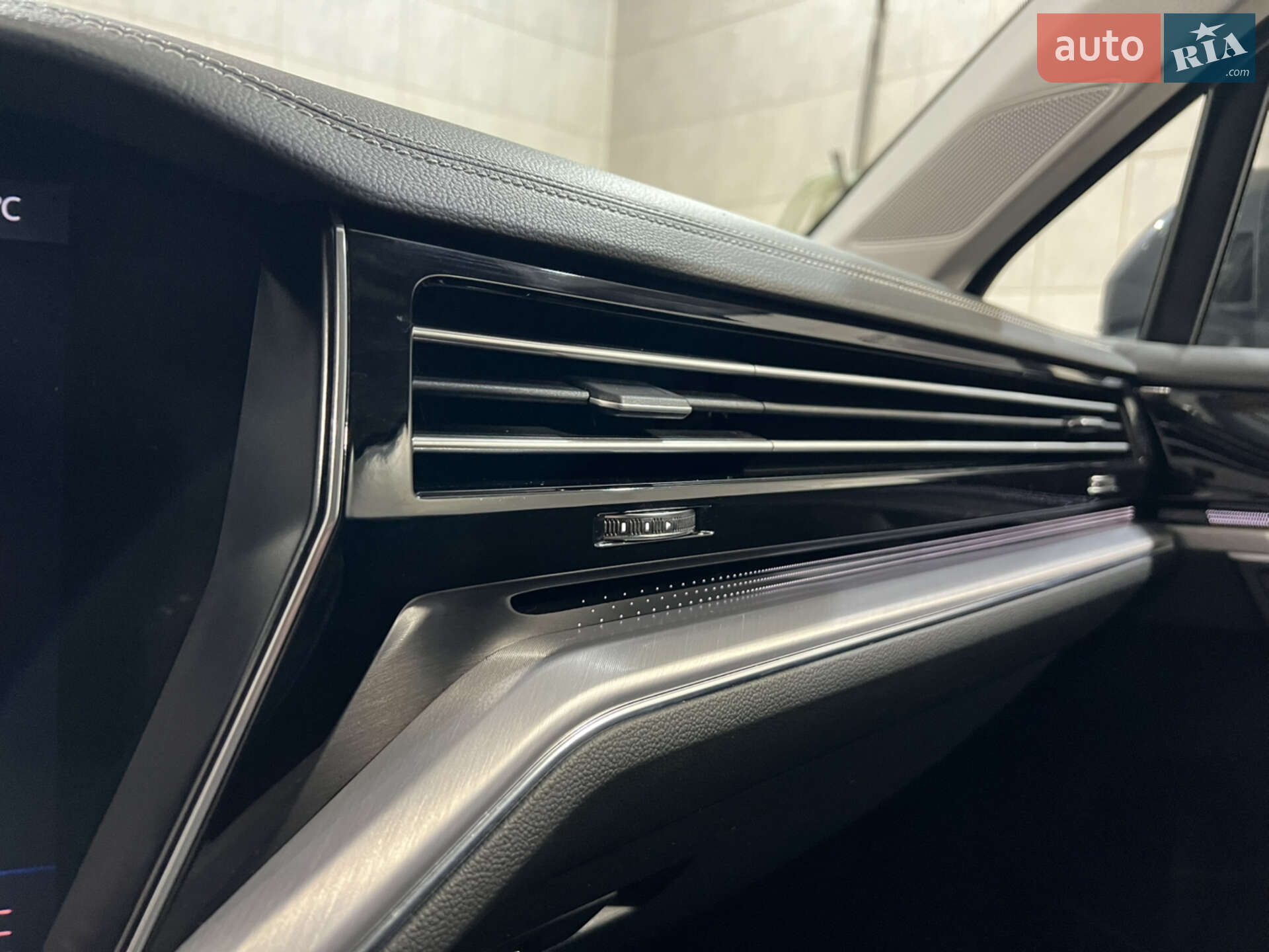 Volkswagen Touareg 2018 VIN WVGZZZCRZKD007099 фото оголошення 39 з 68