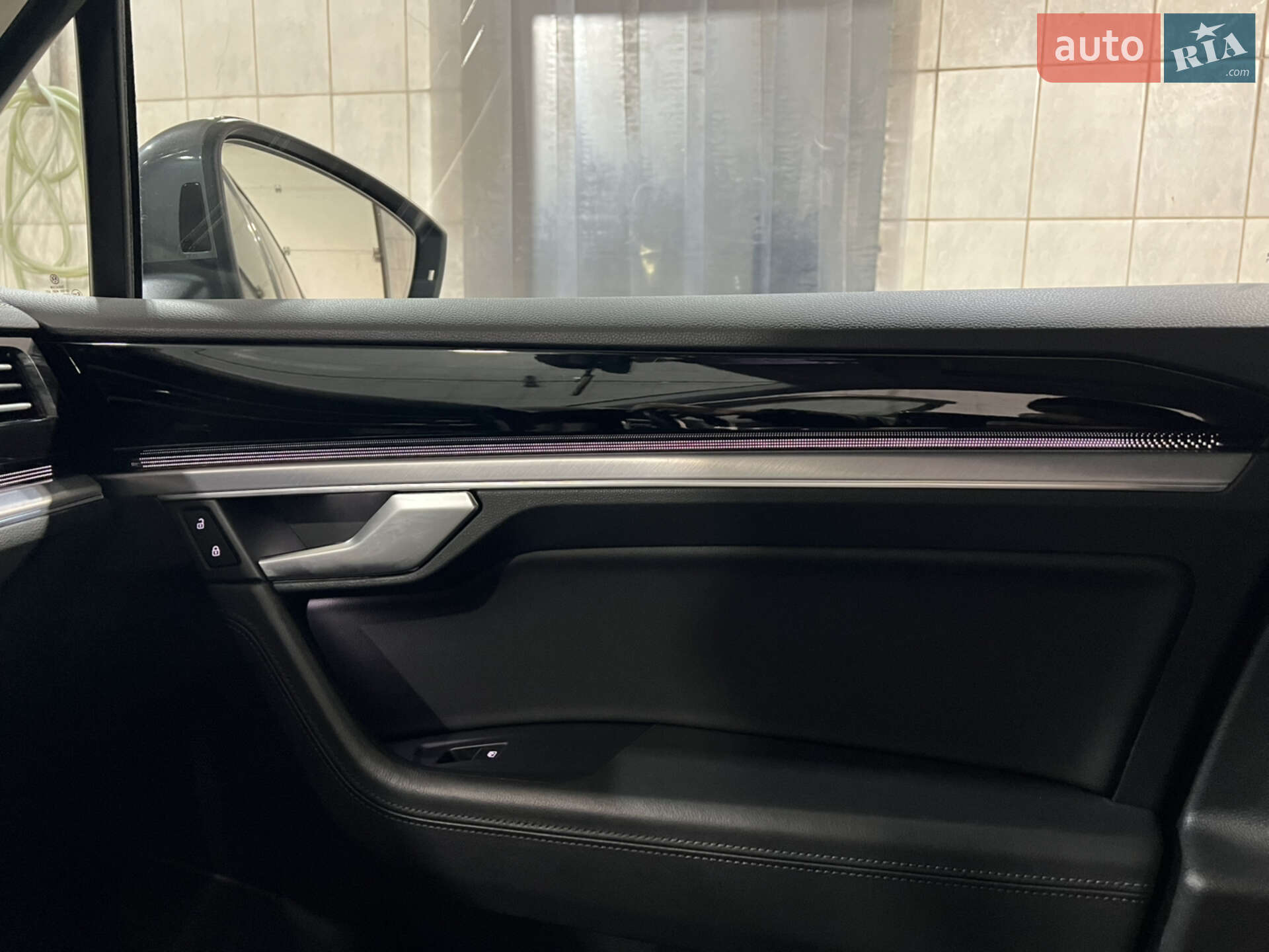 Volkswagen Touareg 2018 VIN WVGZZZCRZKD007099 фото оголошення 40 з 68