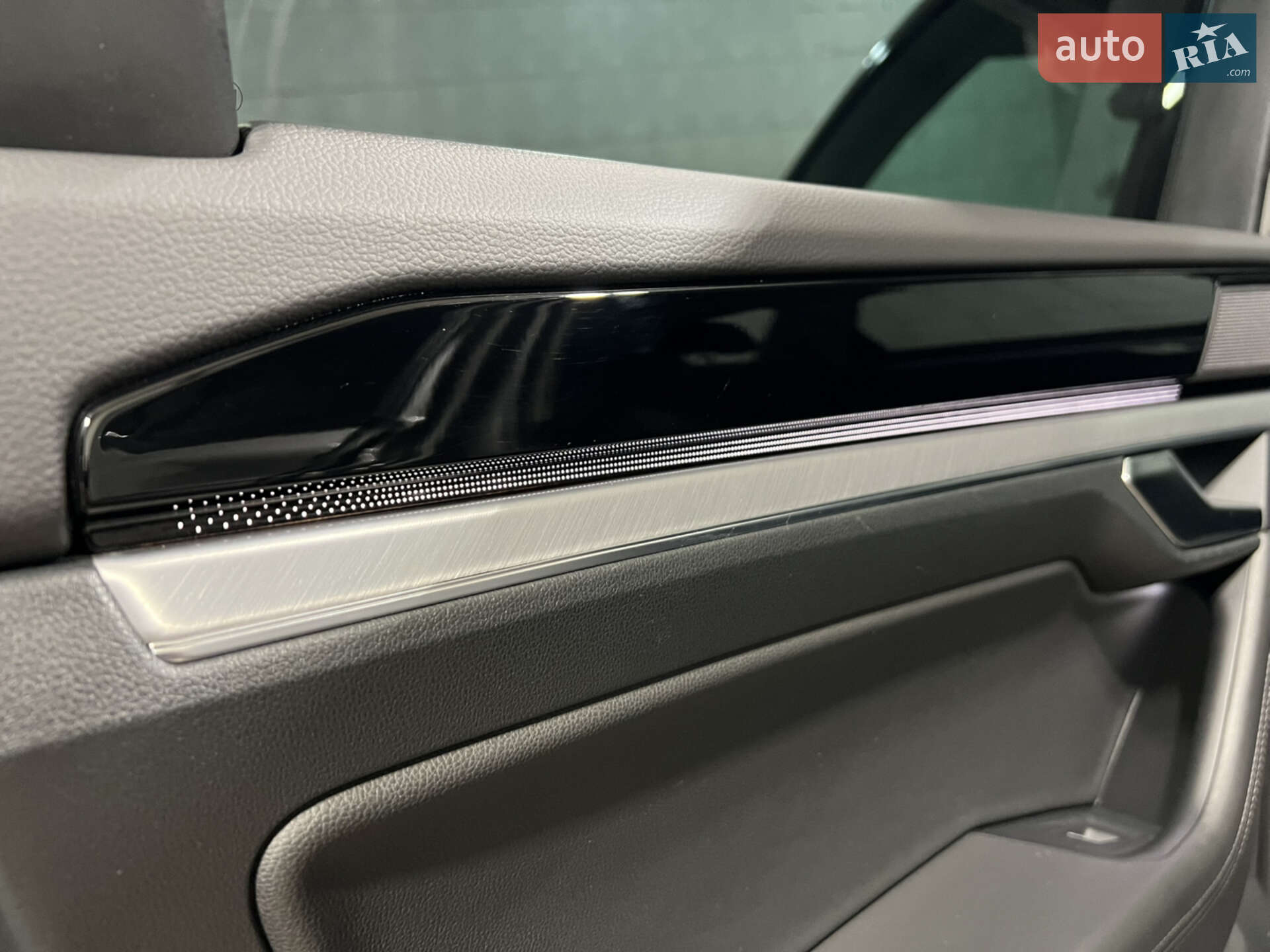 Volkswagen Touareg 2018 VIN WVGZZZCRZKD007099 фото оголошення 60 з 68