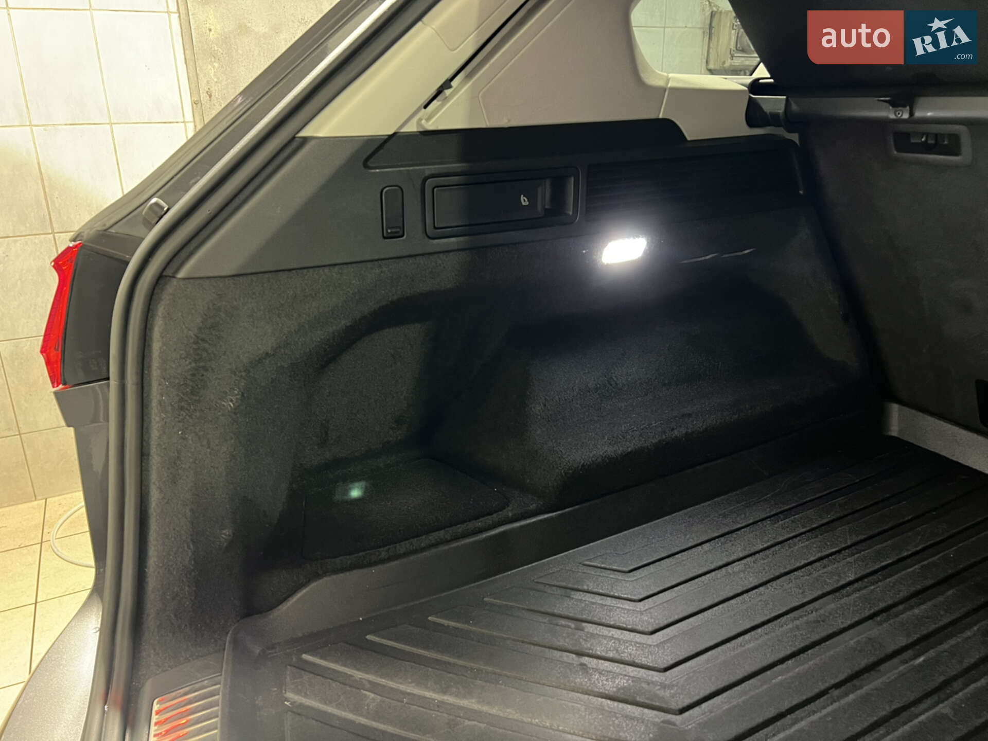 Volkswagen Touareg 2018 VIN WVGZZZCRZKD007099 фото оголошення 64 з 68