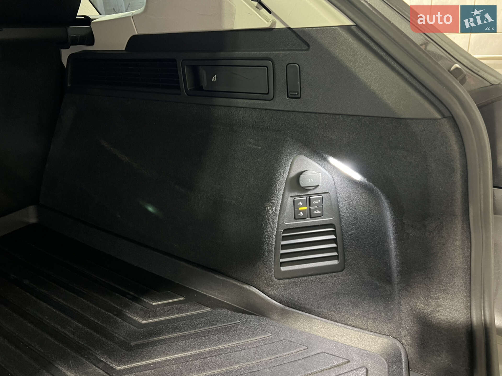 Volkswagen Touareg 2018 VIN WVGZZZCRZKD007099 фото оголошення 63 з 68
