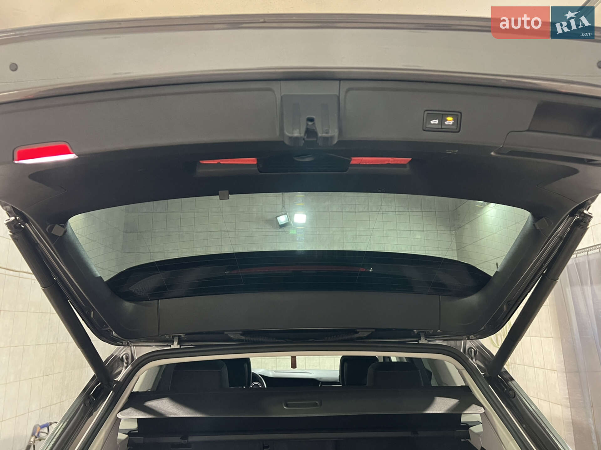 Volkswagen Touareg 2018 VIN WVGZZZCRZKD007099 фото оголошення 62 з 68