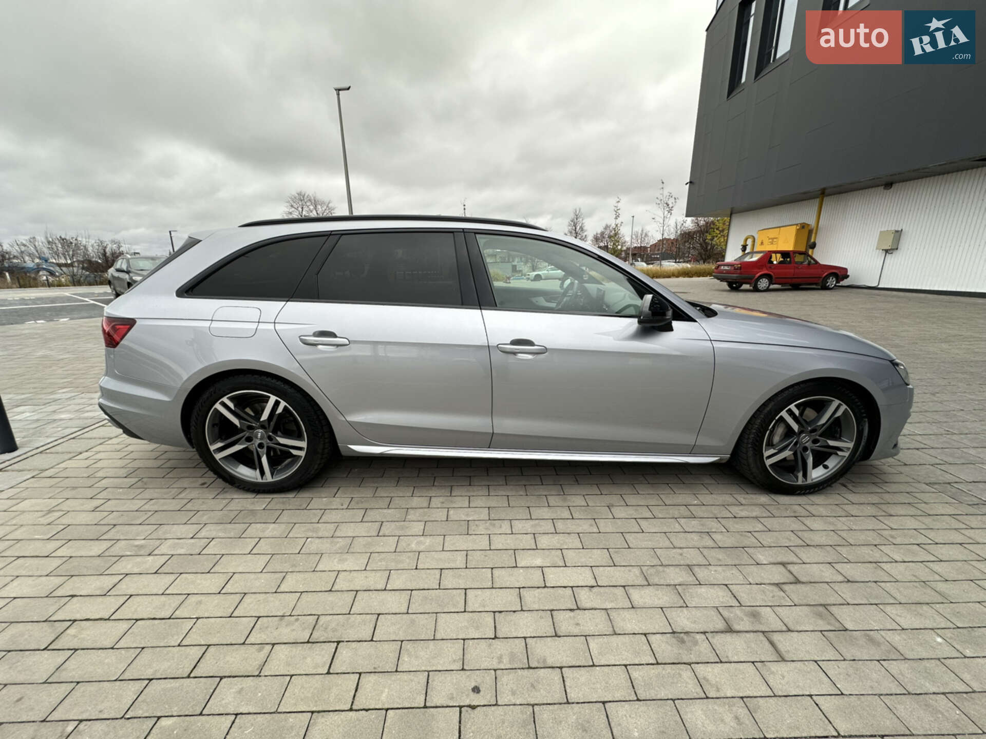 Audi A4 2019 VIN WAUZZZF40LA021809 фото оголошення 3 з 21