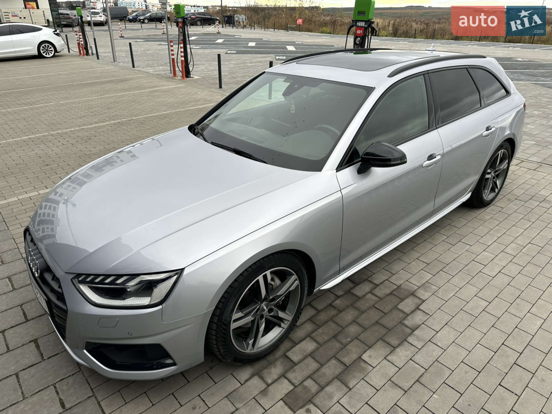 Audi A4 2019 VIN WAUZZZF40LA021809 фото оголошення 11 з 21