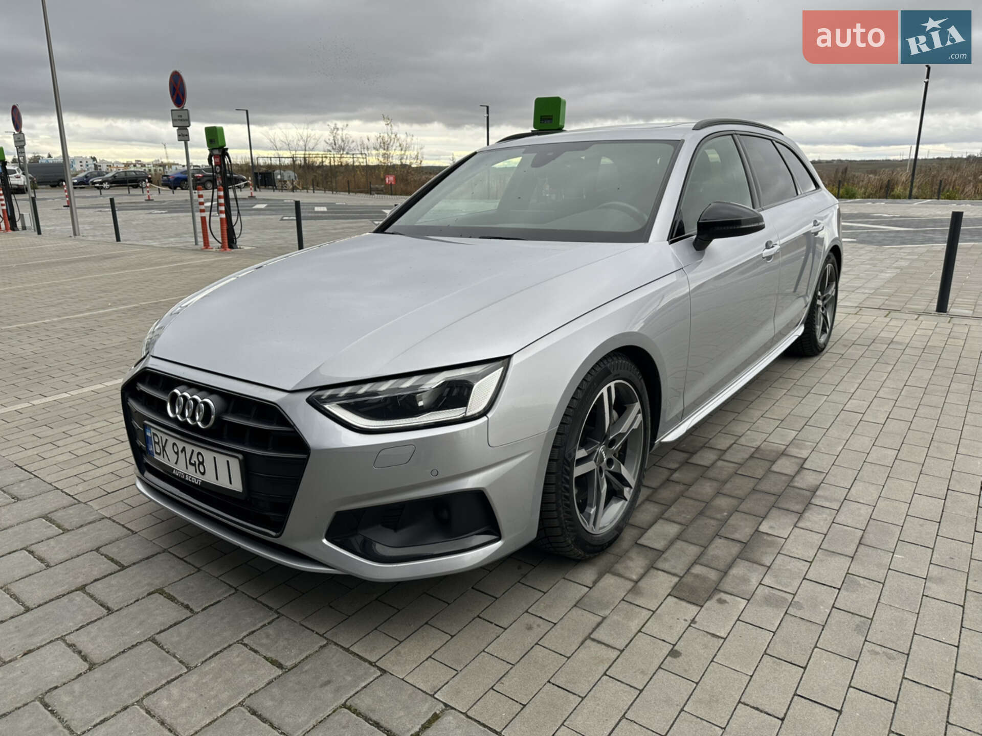 Audi A4 2019 VIN WAUZZZF40LA021809 фото оголошення 12 з 21