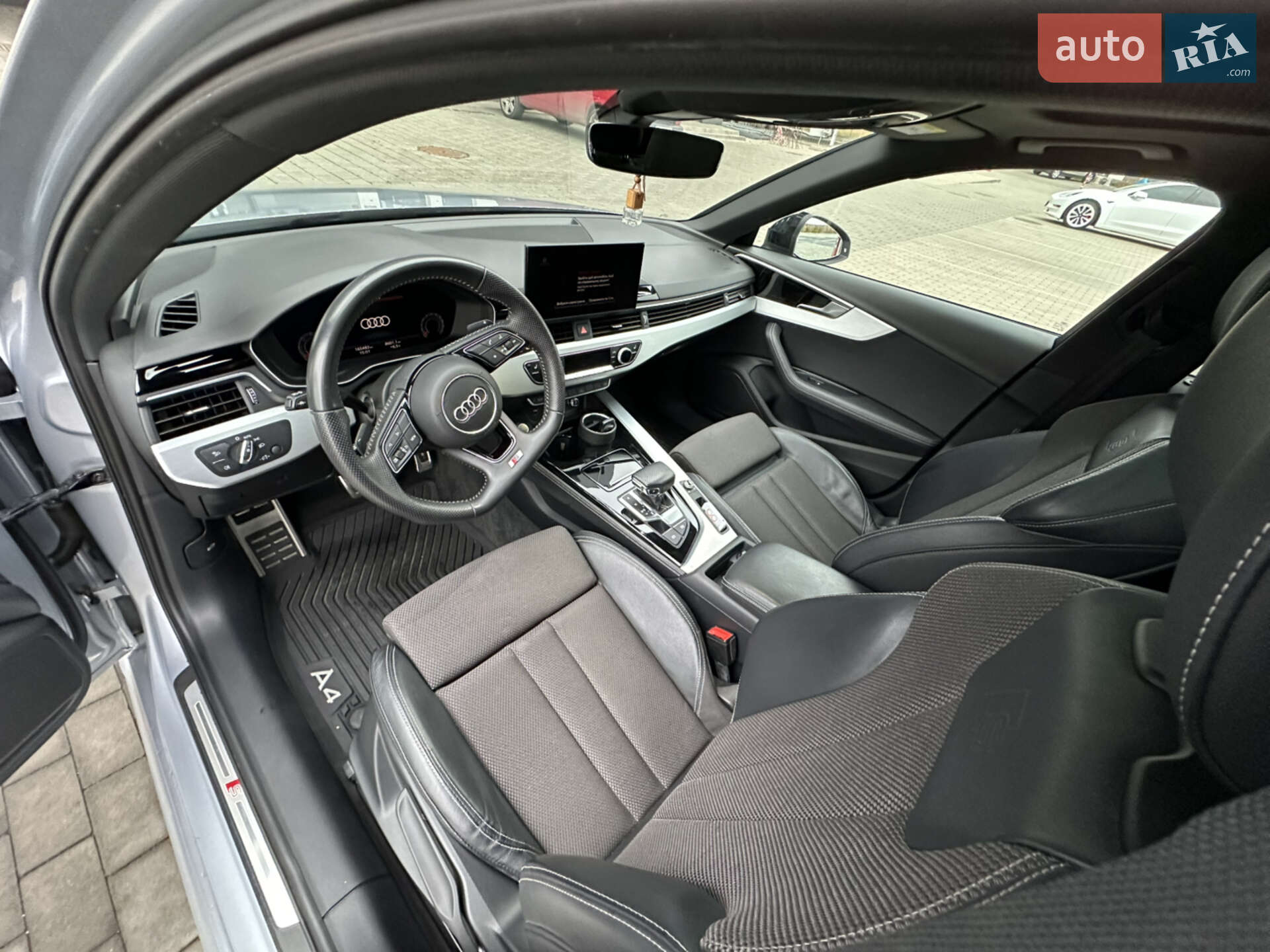 Audi A4 2019 VIN WAUZZZF40LA021809 фото оголошення 13 з 21