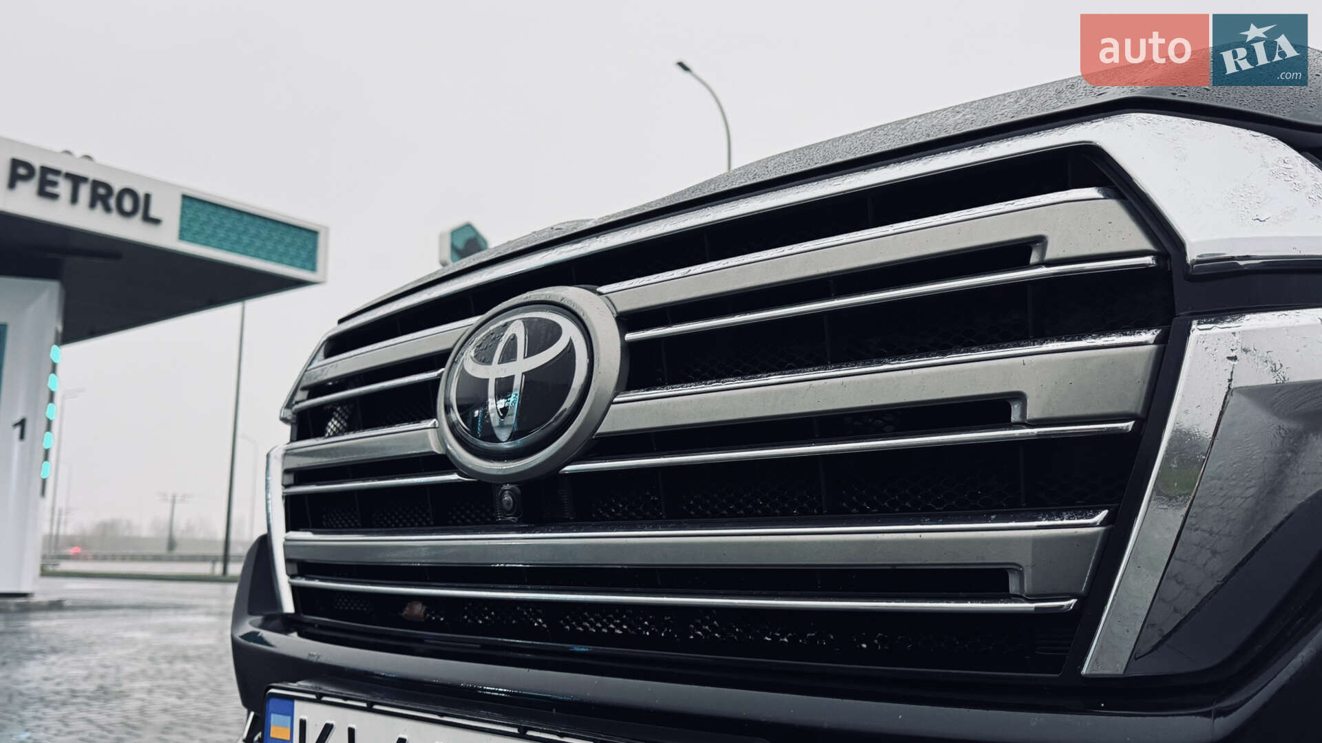 Toyota Land Cruiser 2018 VIN JTMCV02J204245900 фото оголошення 2 з 26