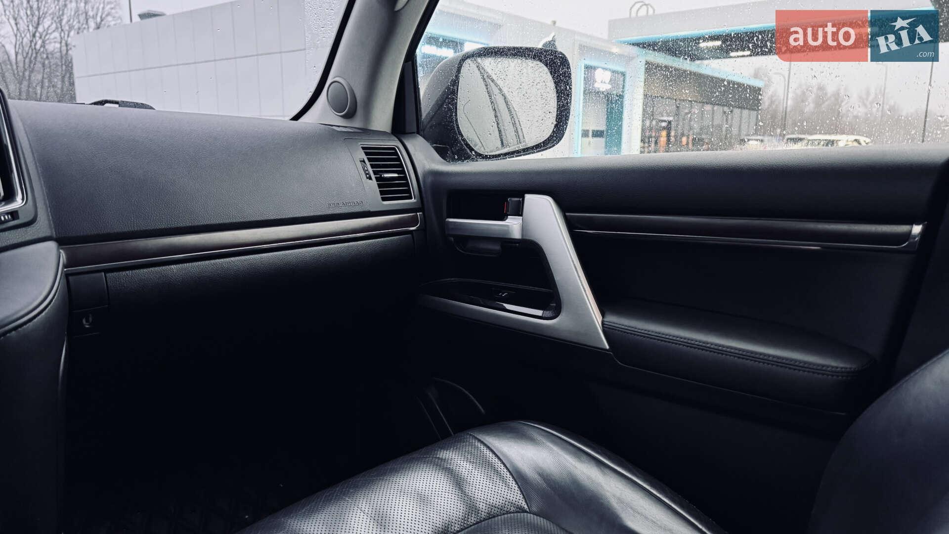 Toyota Land Cruiser 2018 VIN JTMCV02J204245900 фото оголошення 20 з 26