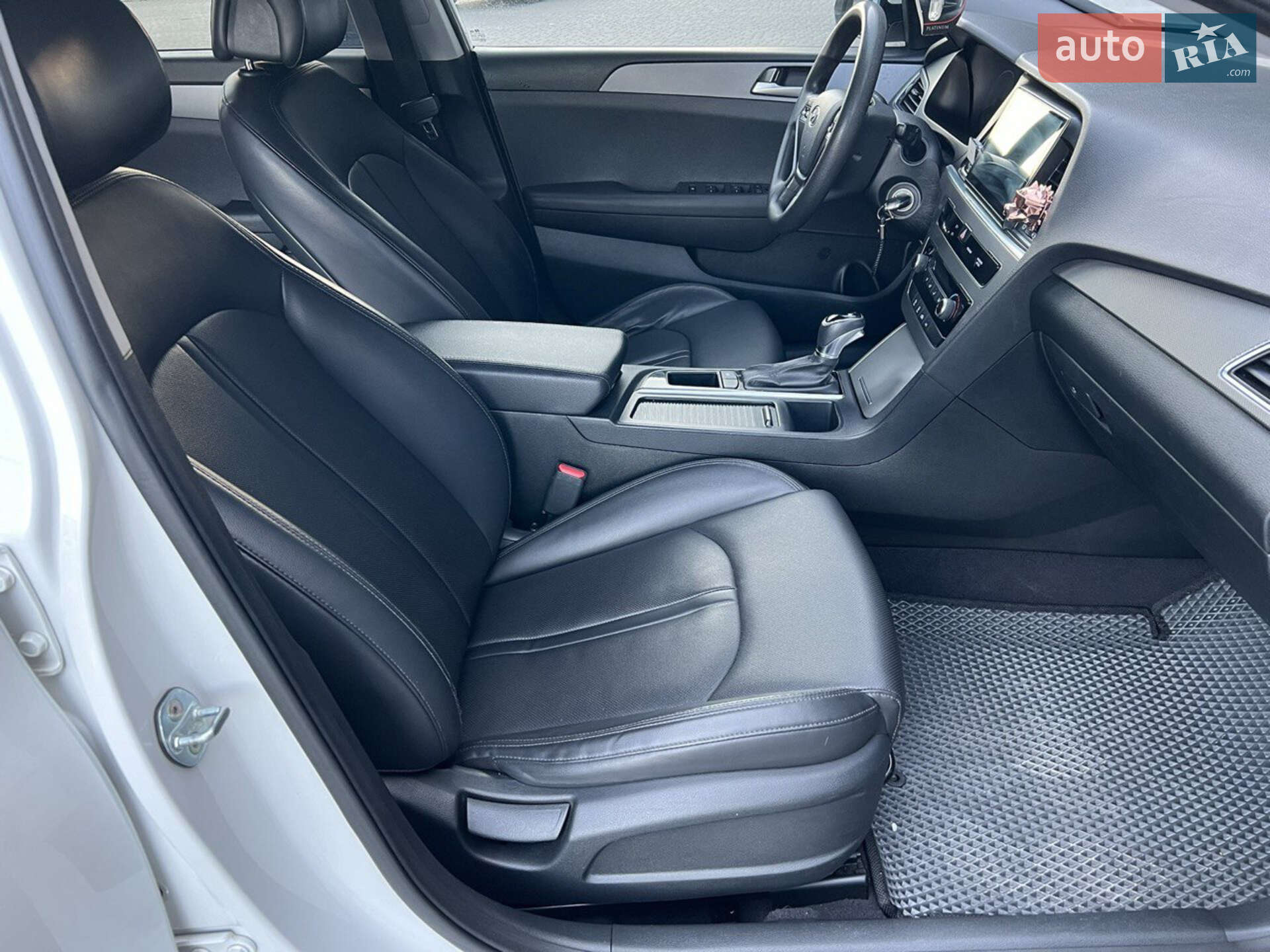 Hyundai Sonata 2016 VIN KMHE341DBGA238697 фото оголошення 4 з 6