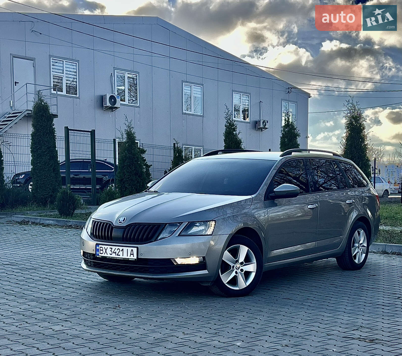 Skoda Octavia 2018 VIN TMBJR7NE1K0099034 фото оголошення 2 з 27
