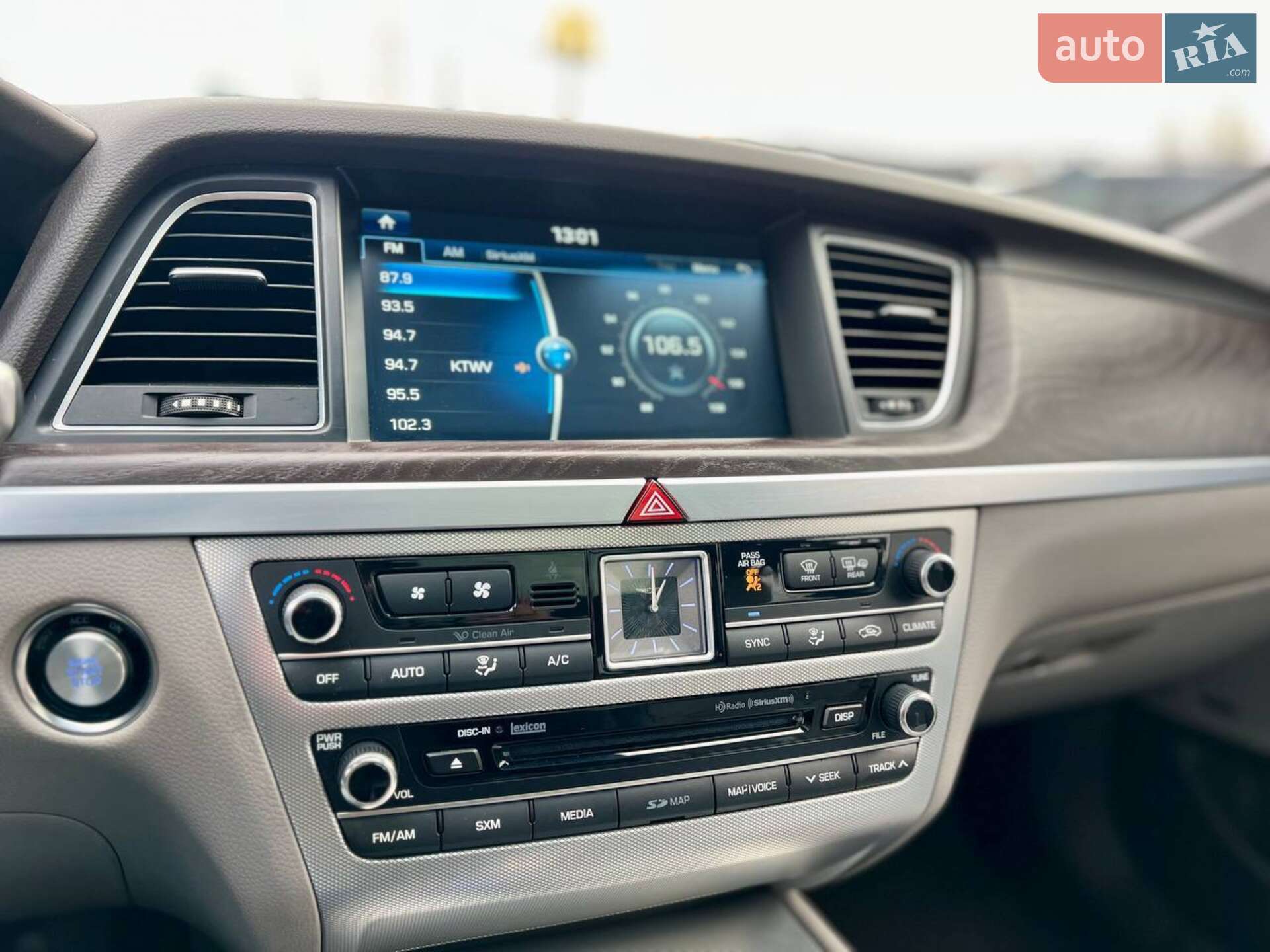 Genesis G80 2018 VIN KMTFN4JF4KU310140 фото оголошення 22 з 53