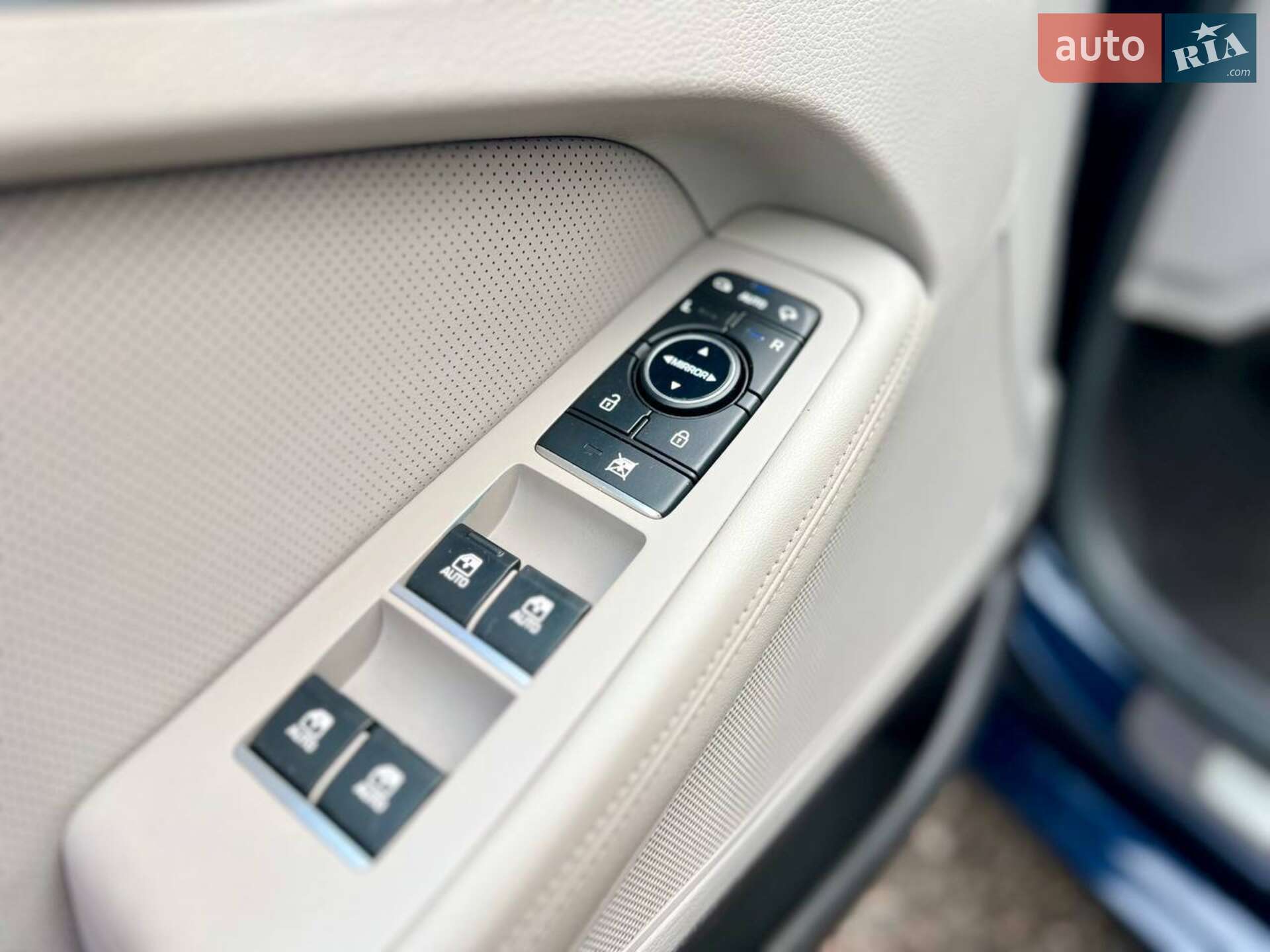 Genesis G80 2018 VIN KMTFN4JF4KU310140 фото оголошення 32 з 53