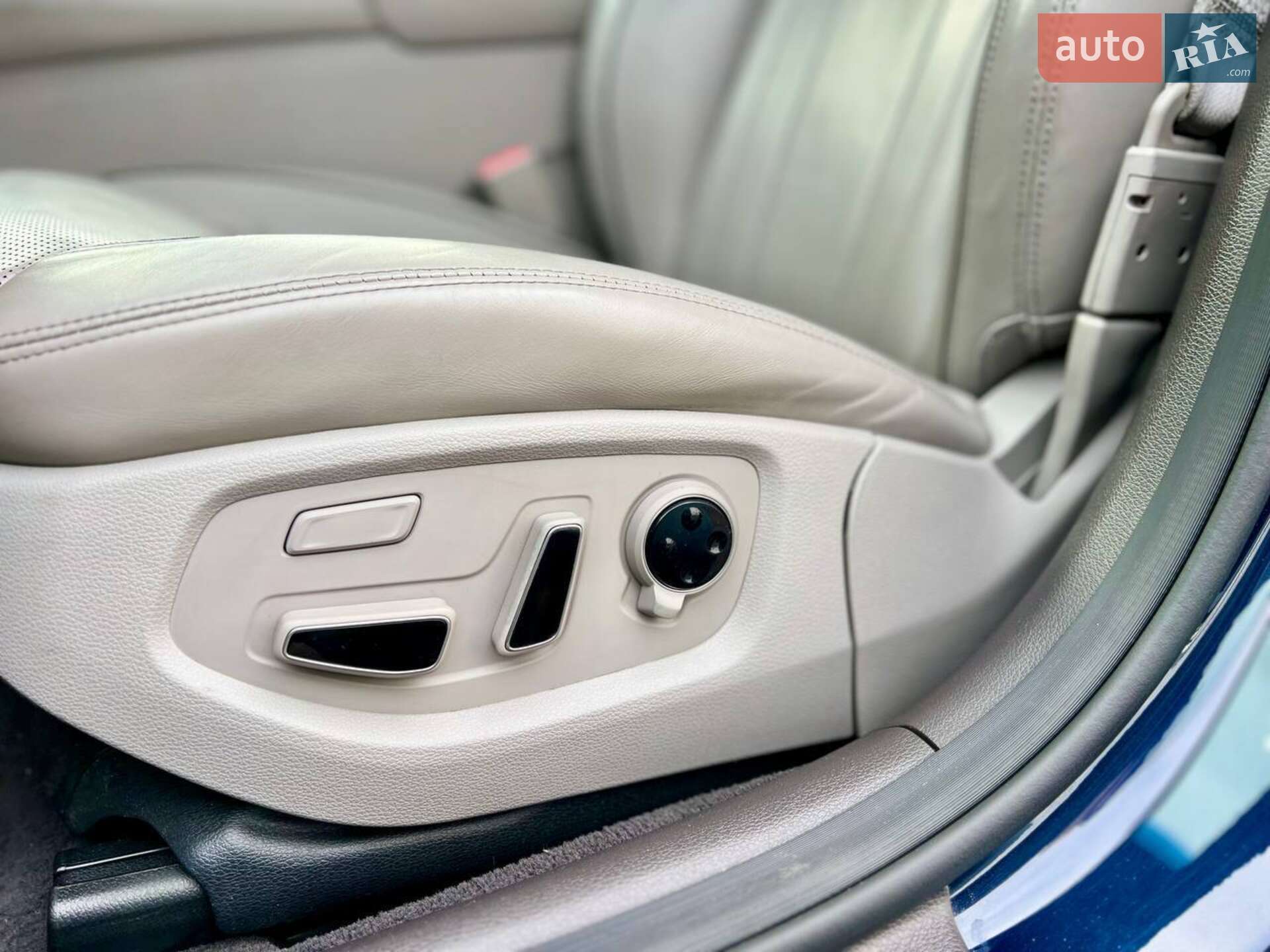 Genesis G80 2018 VIN KMTFN4JF4KU310140 фото оголошення 35 з 53