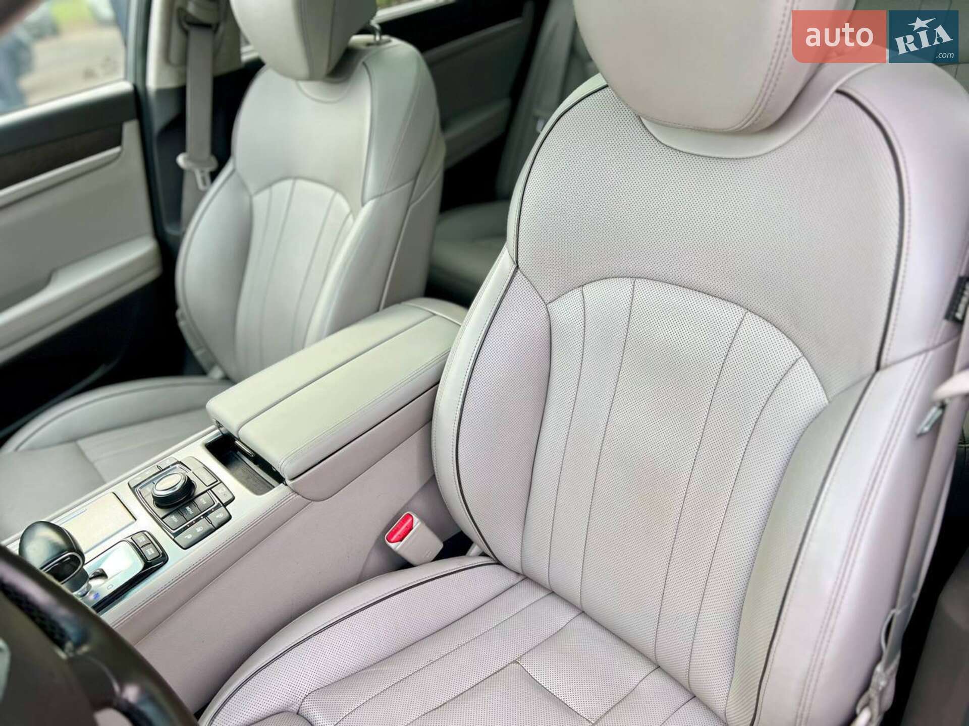 Genesis G80 2018 VIN KMTFN4JF4KU310140 фото оголошення 34 з 53