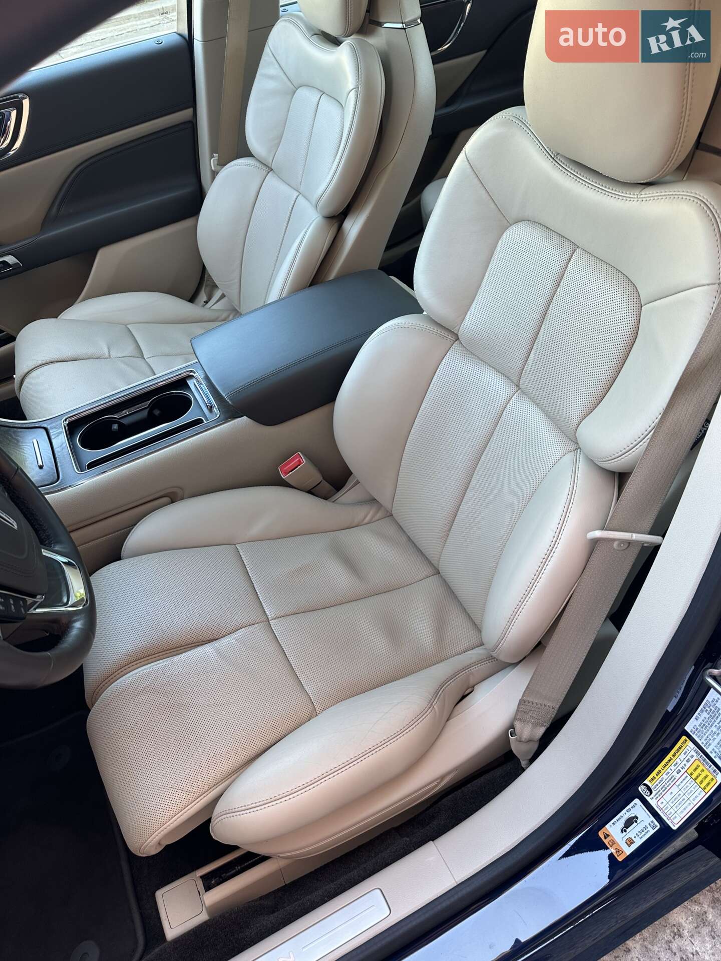Lincoln Continental 2018 VIN 1LN6L9NP1J5616589 фото оголошення 5 з 11