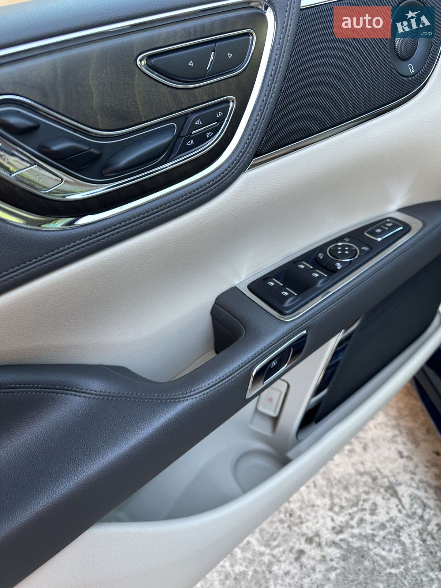 Lincoln Continental 2018 VIN 1LN6L9NP1J5616589 фото оголошення 9 з 11