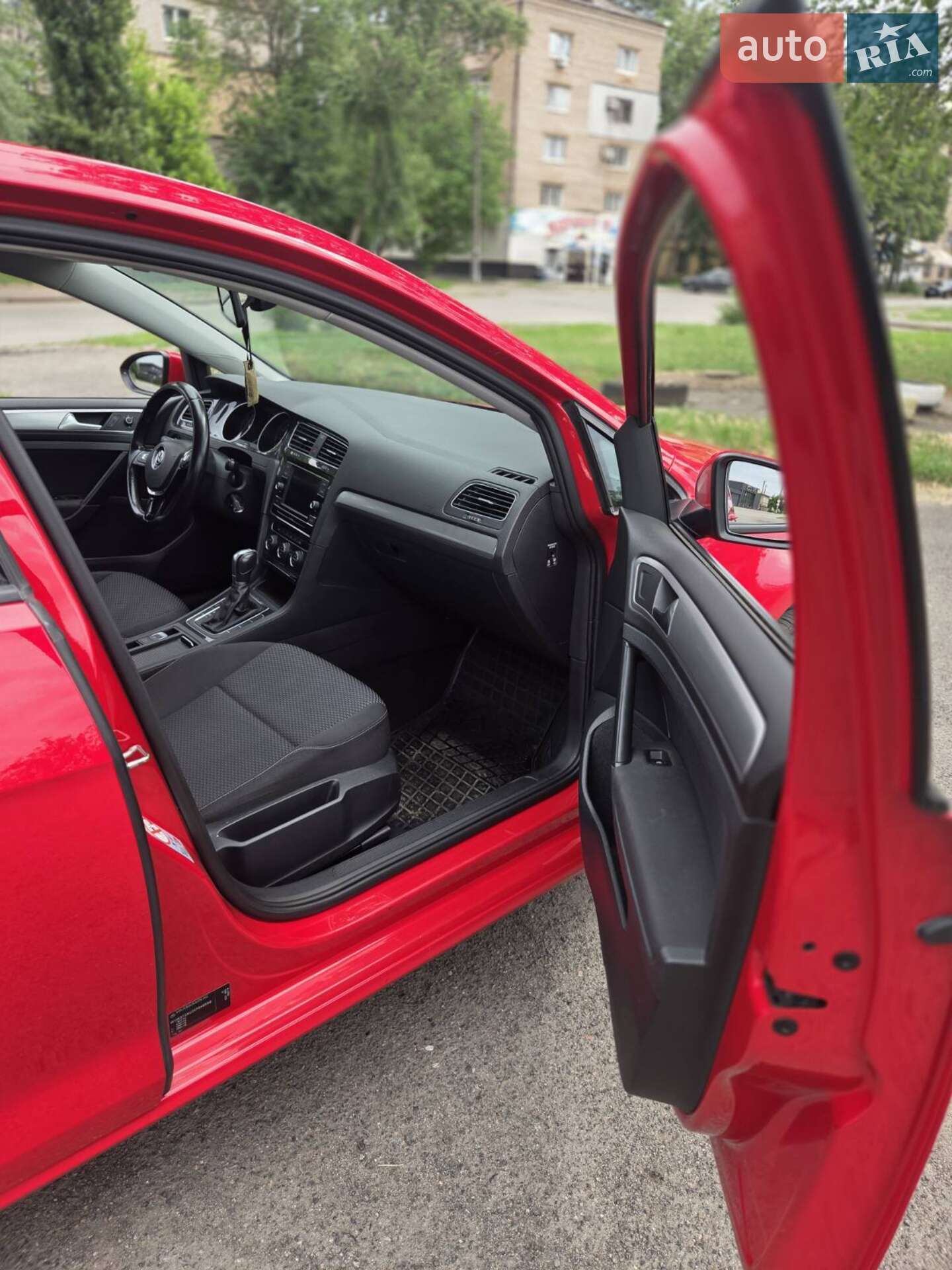 Volkswagen Golf 2018 VIN WVWZZZAUZKP045550 фото оголошення 6 з 14