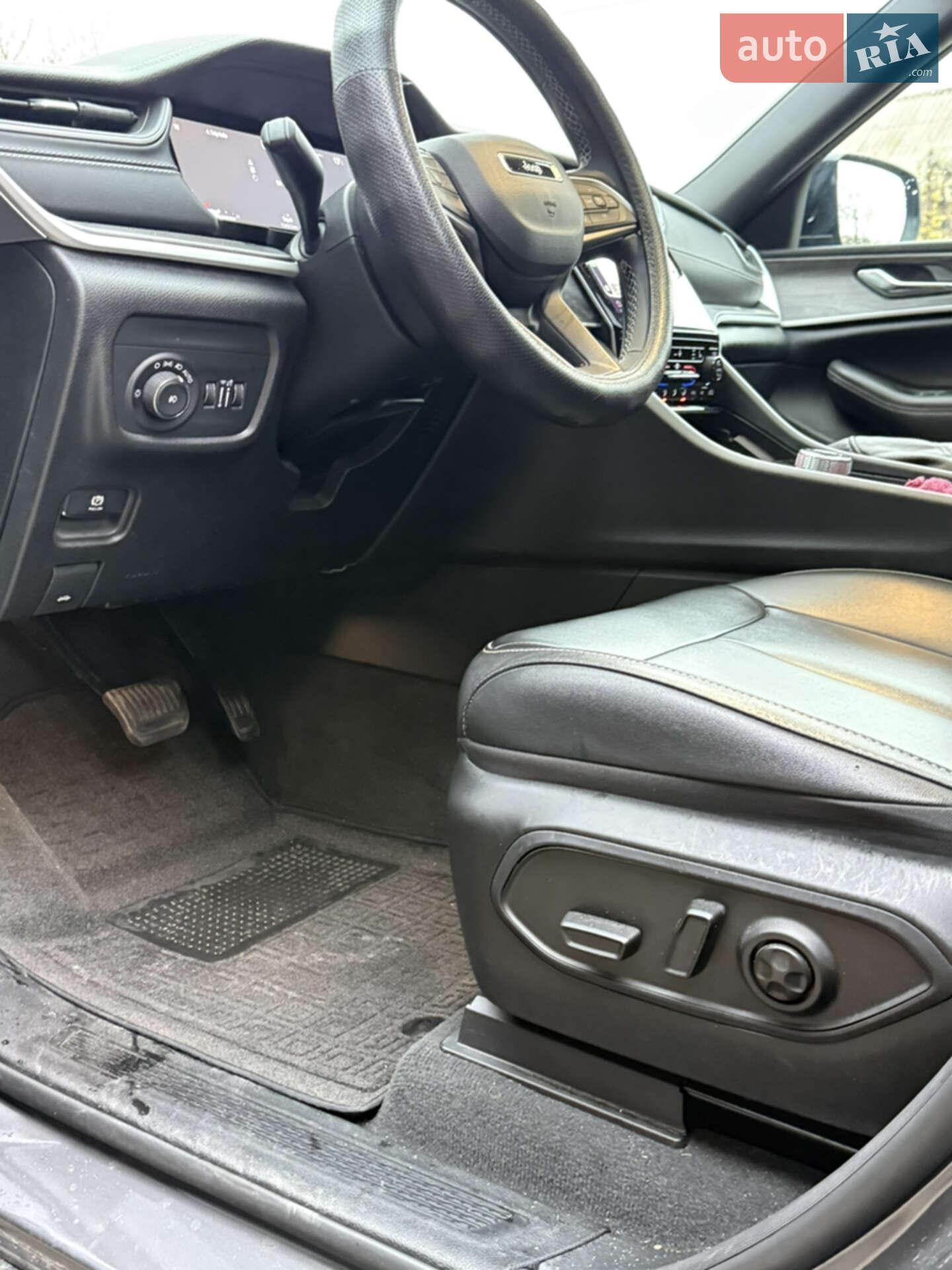 Jeep Grand Cherokee 2023 VIN 1C4RJHBG2RC103641 фото оголошення 15 з 35
