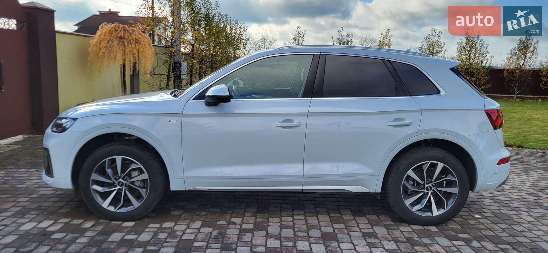 Audi Q5 2023 VIN WA1EAAFY9R2051580 фото оголошення 2 з 14