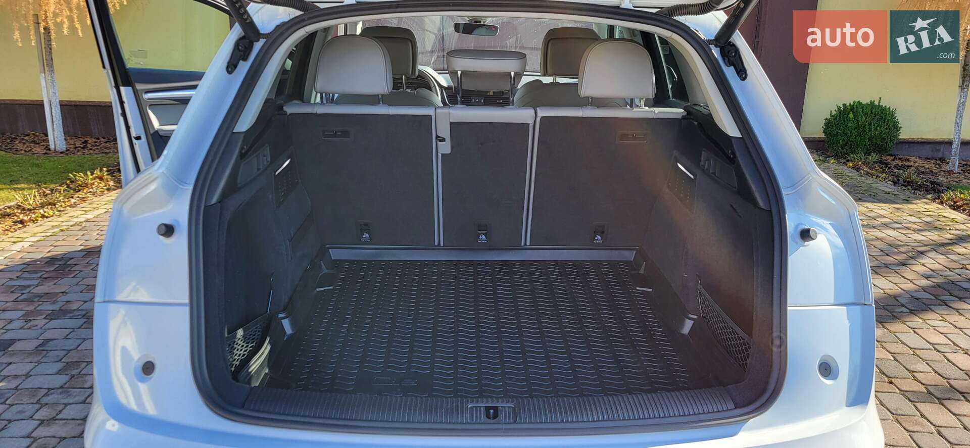 Audi Q5 2023 VIN WA1EAAFY9R2051580 фото оголошення 12 з 14
