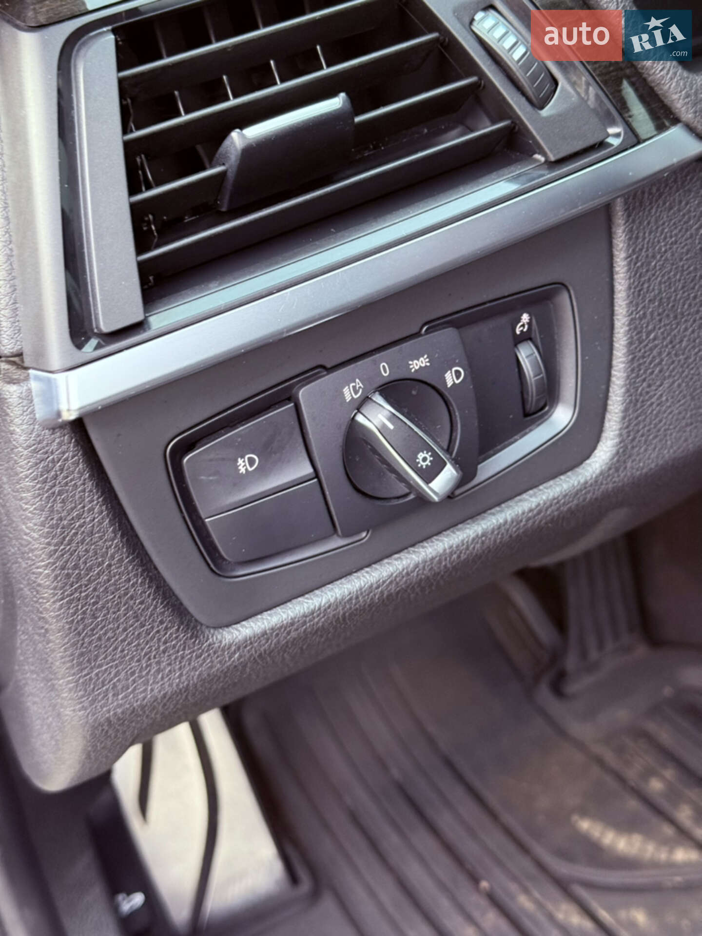 BMW 3 Series 2015 VIN WBA3B3G50FNT18297 фото оголошення 2 з 12