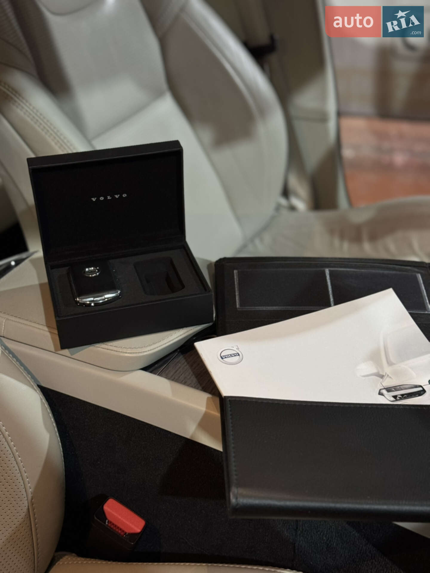 Volvo XC90 2019 VIN YV4BR00L4L1559782 фото оголошення 15 з 65