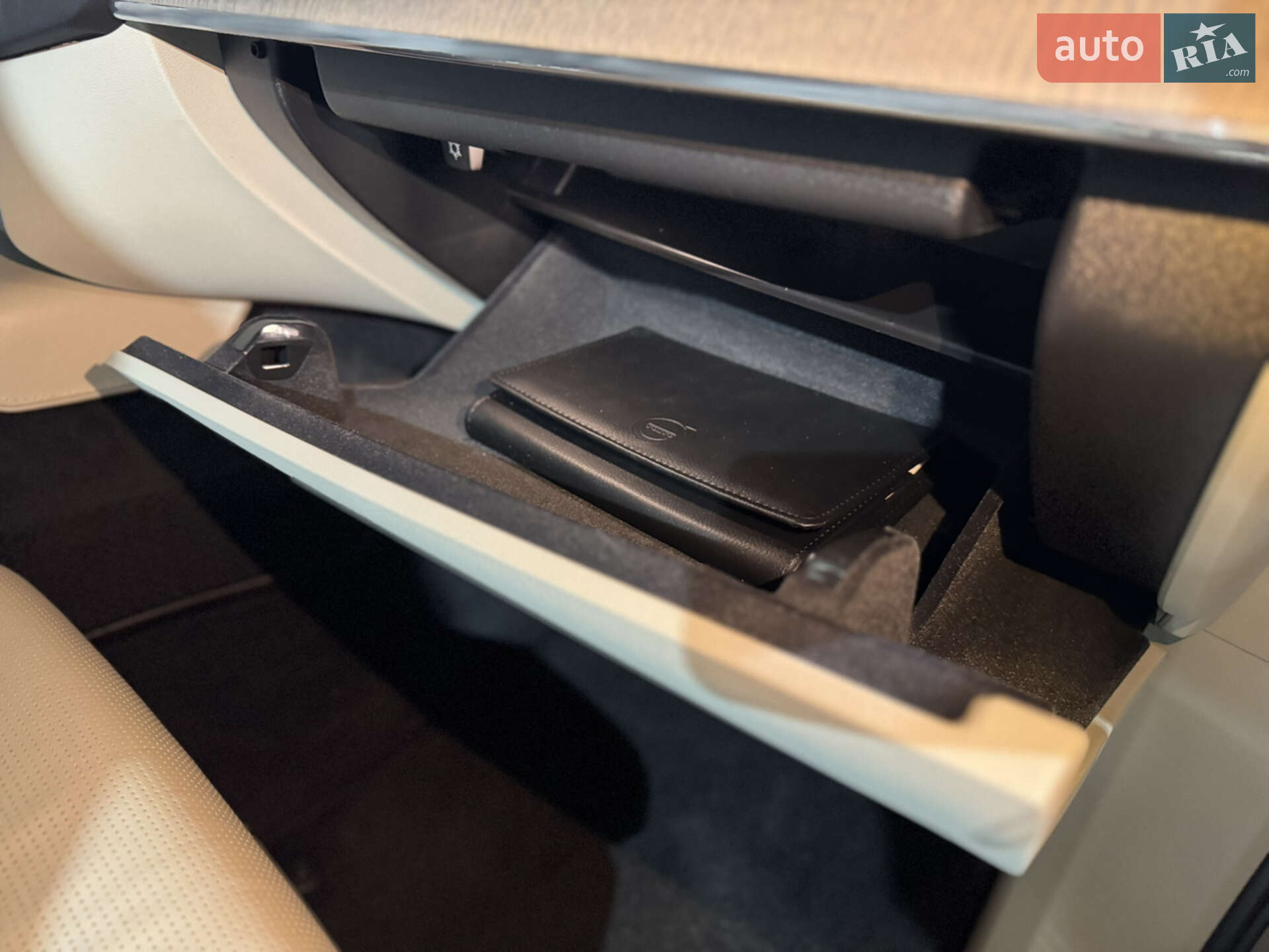 Volvo XC90 2019 VIN YV4BR00L4L1559782 фото оголошення 16 з 65