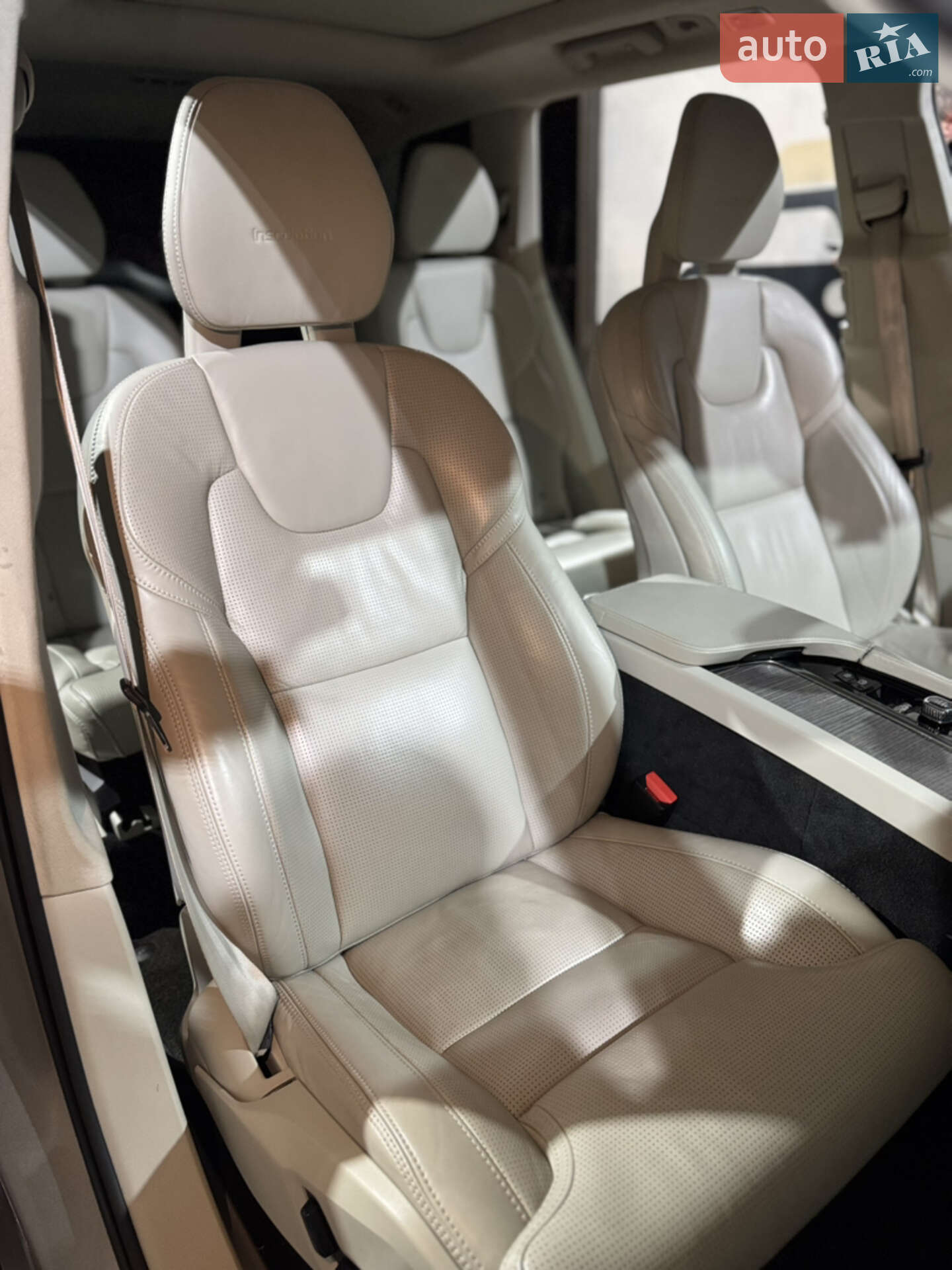 Volvo XC90 2019 VIN YV4BR00L4L1559782 фото оголошення 33 з 65