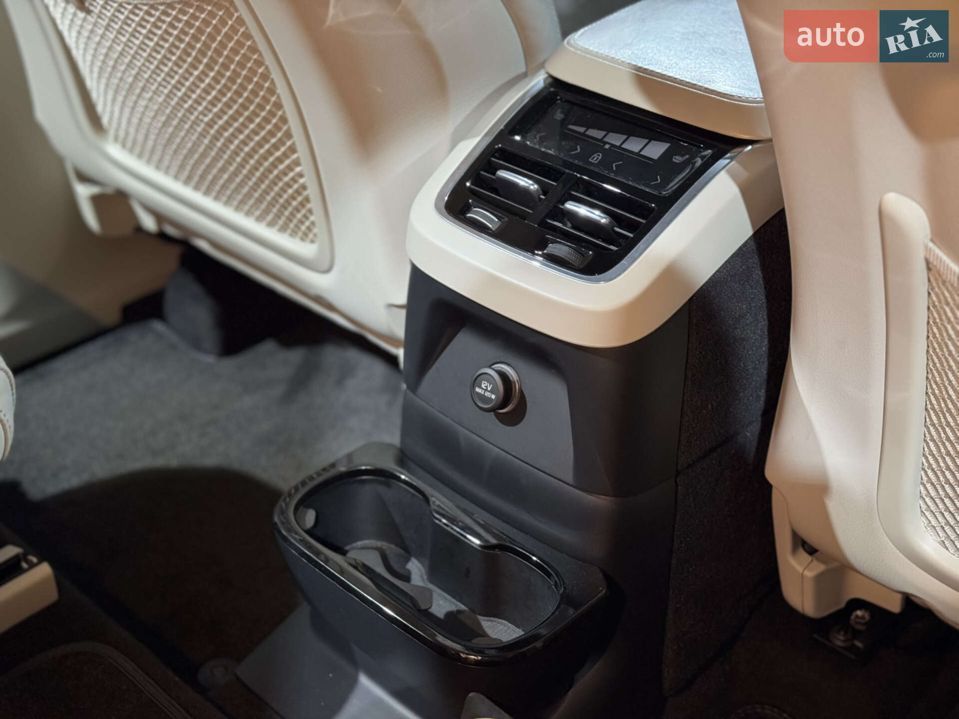Volvo XC90 2019 VIN YV4BR00L4L1559782 фото оголошення 36 з 65