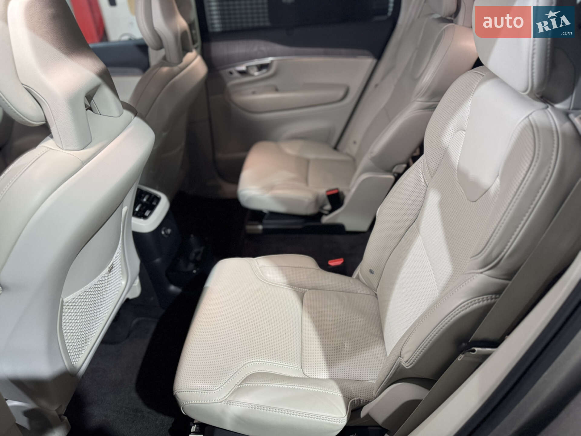 Volvo XC90 2019 VIN YV4BR00L4L1559782 фото оголошення 37 з 65