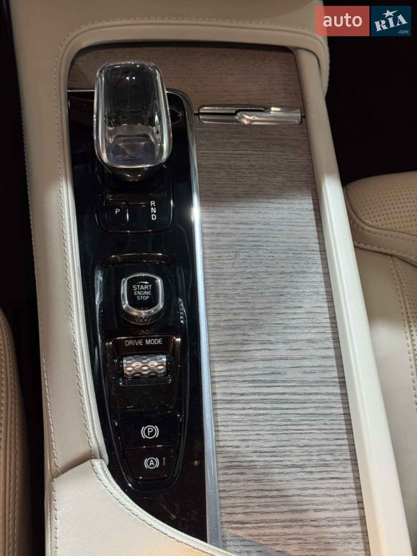 Volvo XC90 2019 VIN YV4BR00L4L1559782 фото оголошення 43 з 65