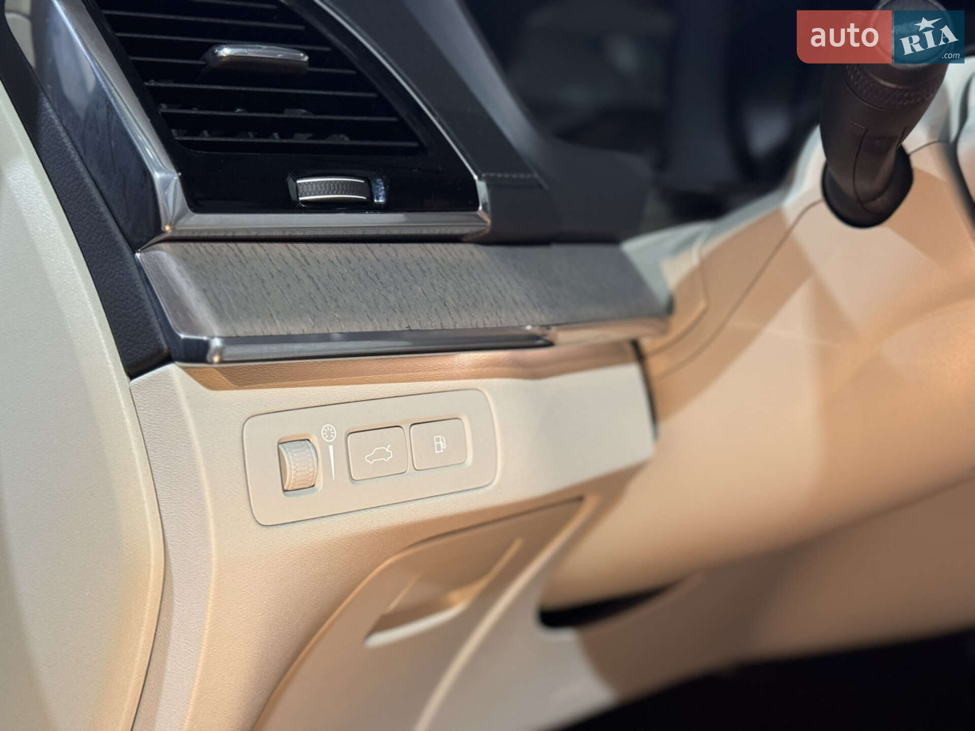 Volvo XC90 2019 VIN YV4BR00L4L1559782 фото оголошення 45 з 65