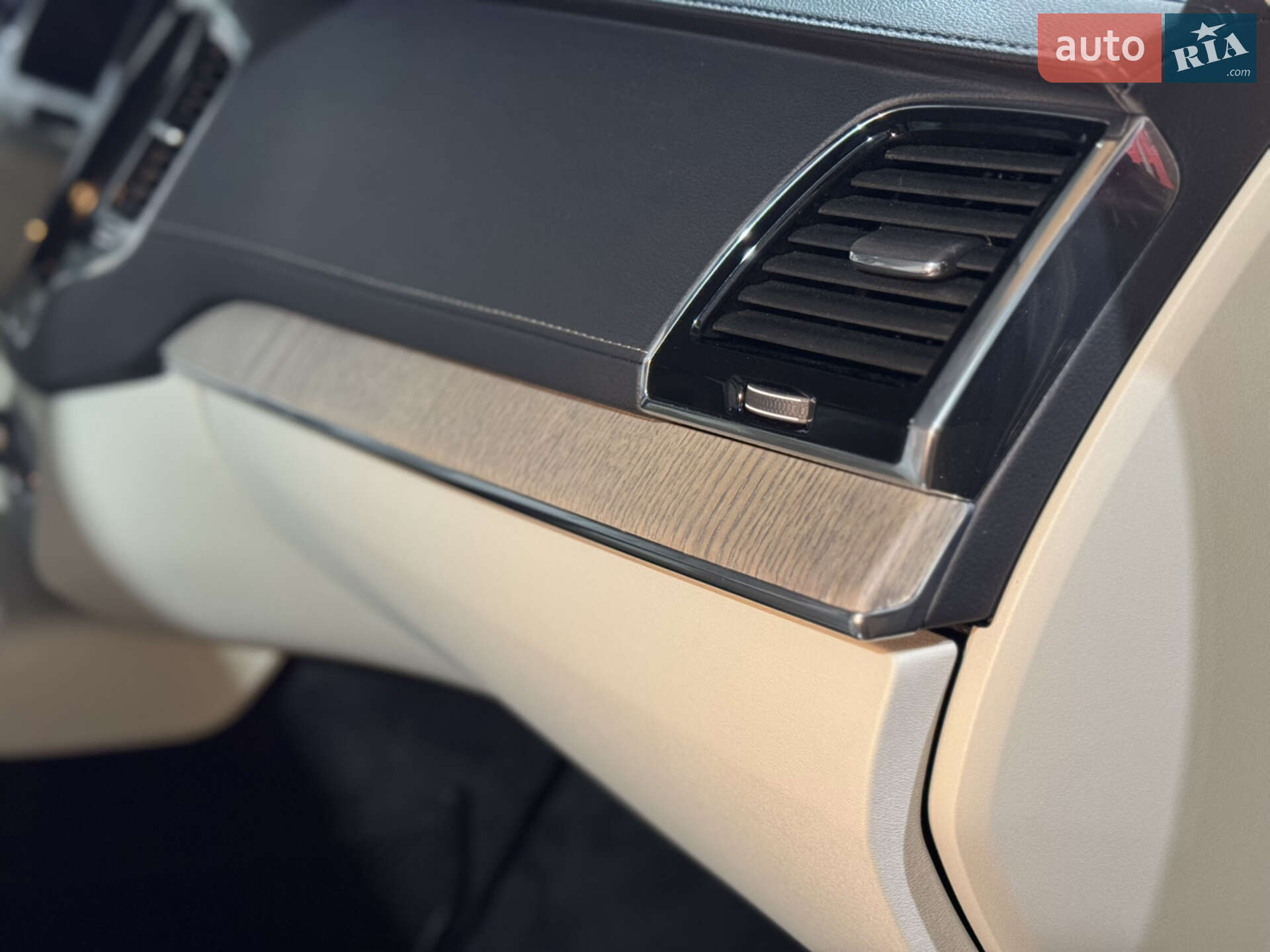 Volvo XC90 2019 VIN YV4BR00L4L1559782 фото оголошення 47 з 65
