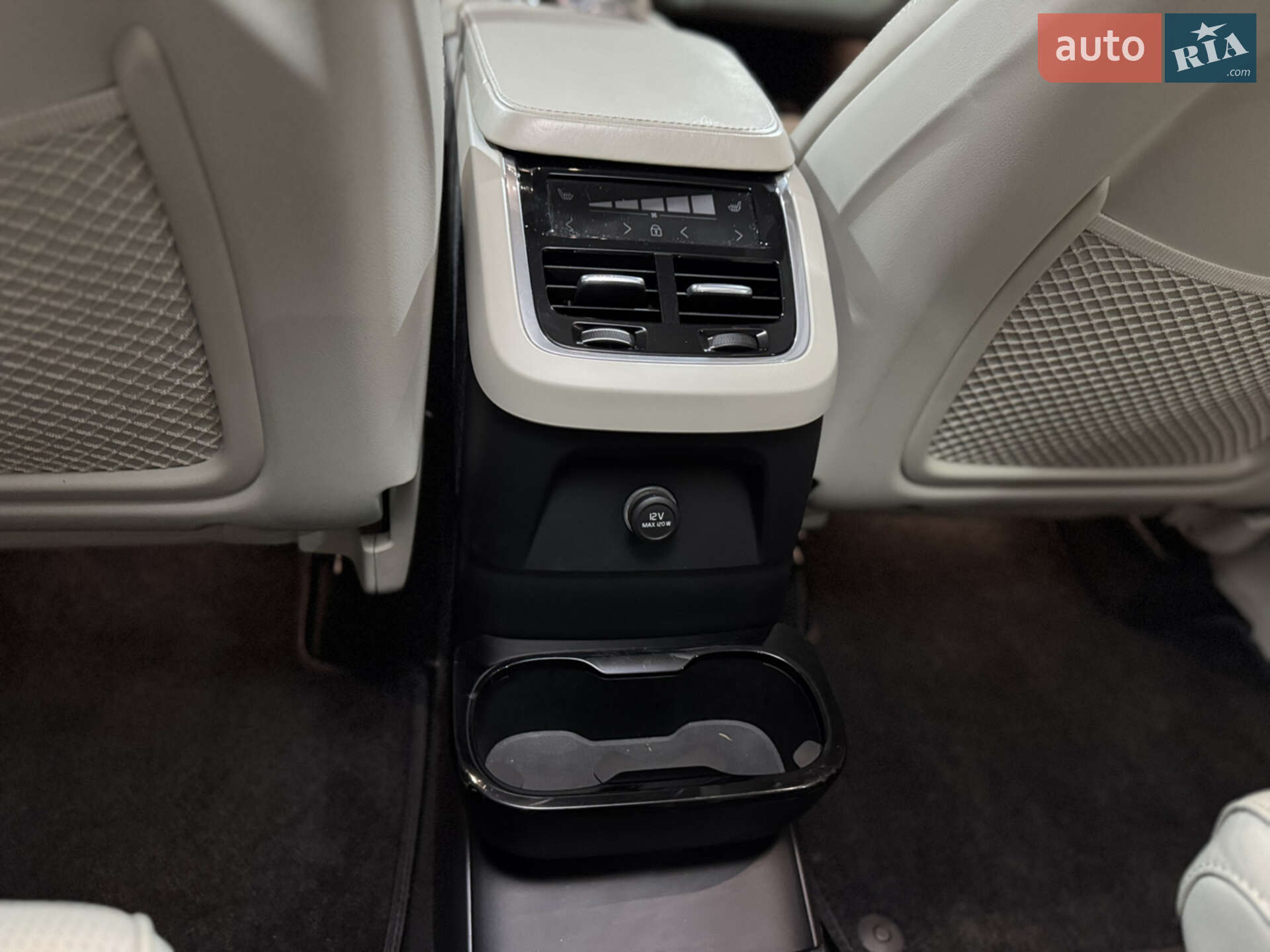 Volvo XC90 2019 VIN YV4BR00L4L1559782 фото оголошення 48 з 65