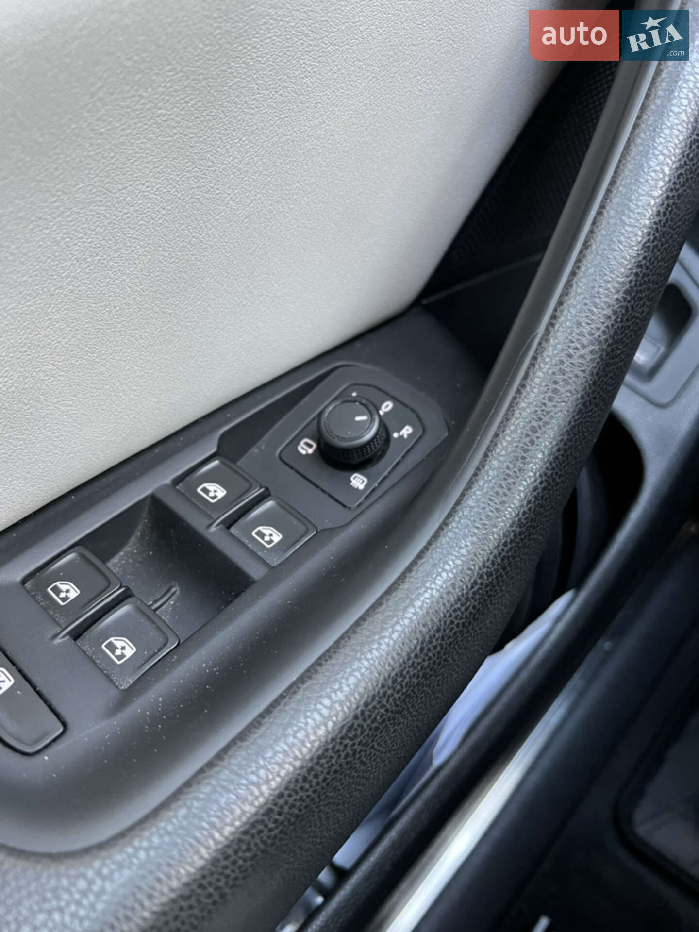 Volkswagen Passat 2016 VIN WVWZZZ3CZGE242151 фото оголошення 13 з 19