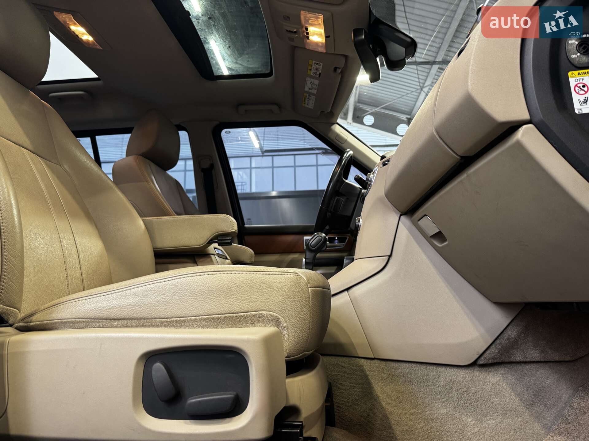 Land Rover Discovery 2011 VIN SALLAAAF4BA592626 фото оголошення 31 з 42