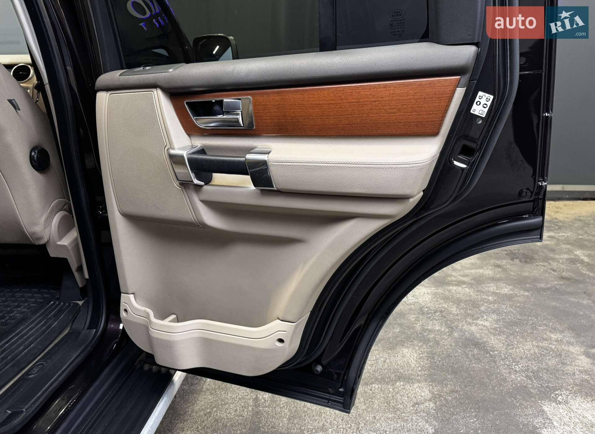 Land Rover Discovery 2011 VIN SALLAAAF4BA592626 фото оголошення 41 з 42