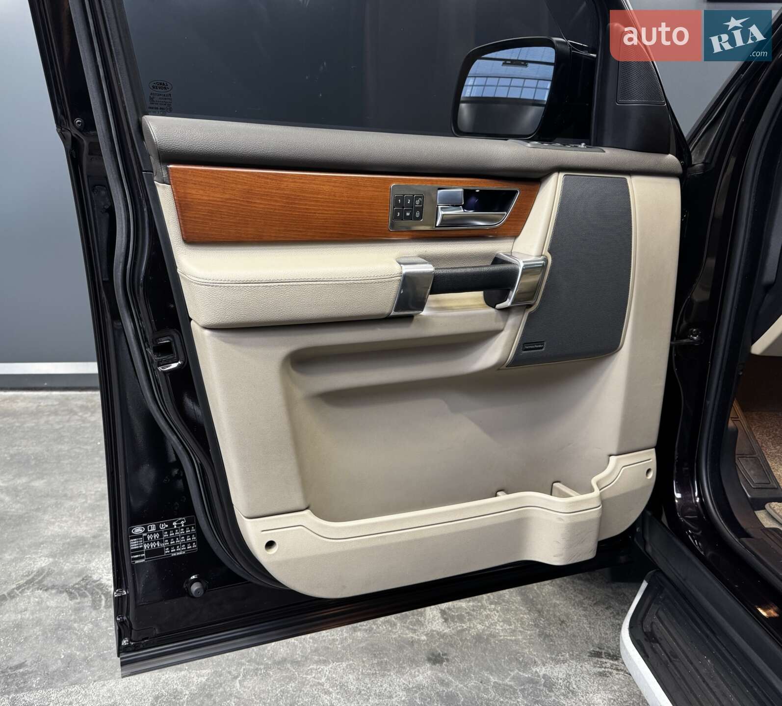 Land Rover Discovery 2011 VIN SALLAAAF4BA592626 фото оголошення 38 з 42
