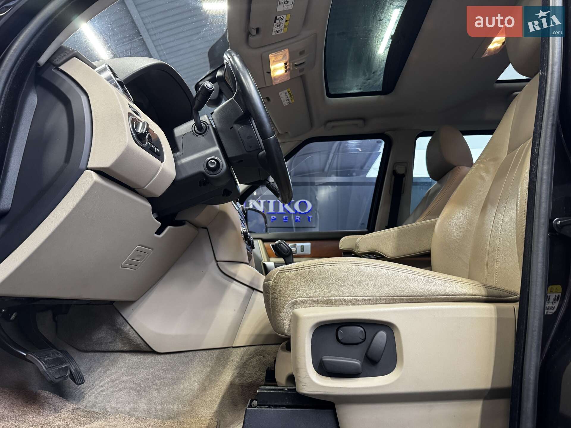 Land Rover Discovery 2011 VIN SALLAAAF4BA592626 фото оголошення 24 з 42
