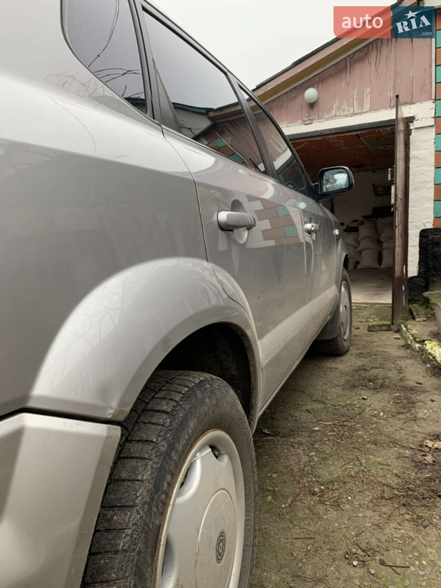 Hyundai Tucson 2005 VIN KMHJN81BP6U263591 фото оголошення 2 з 36
