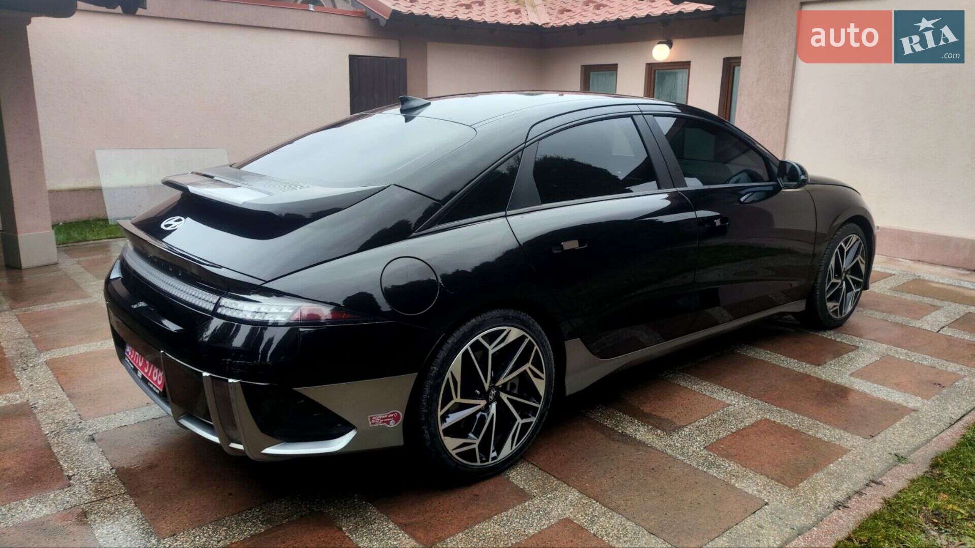 Hyundai Ioniq 6 2023 VIN KMHM34AA6PA037206 фото оголошення 3 з 11