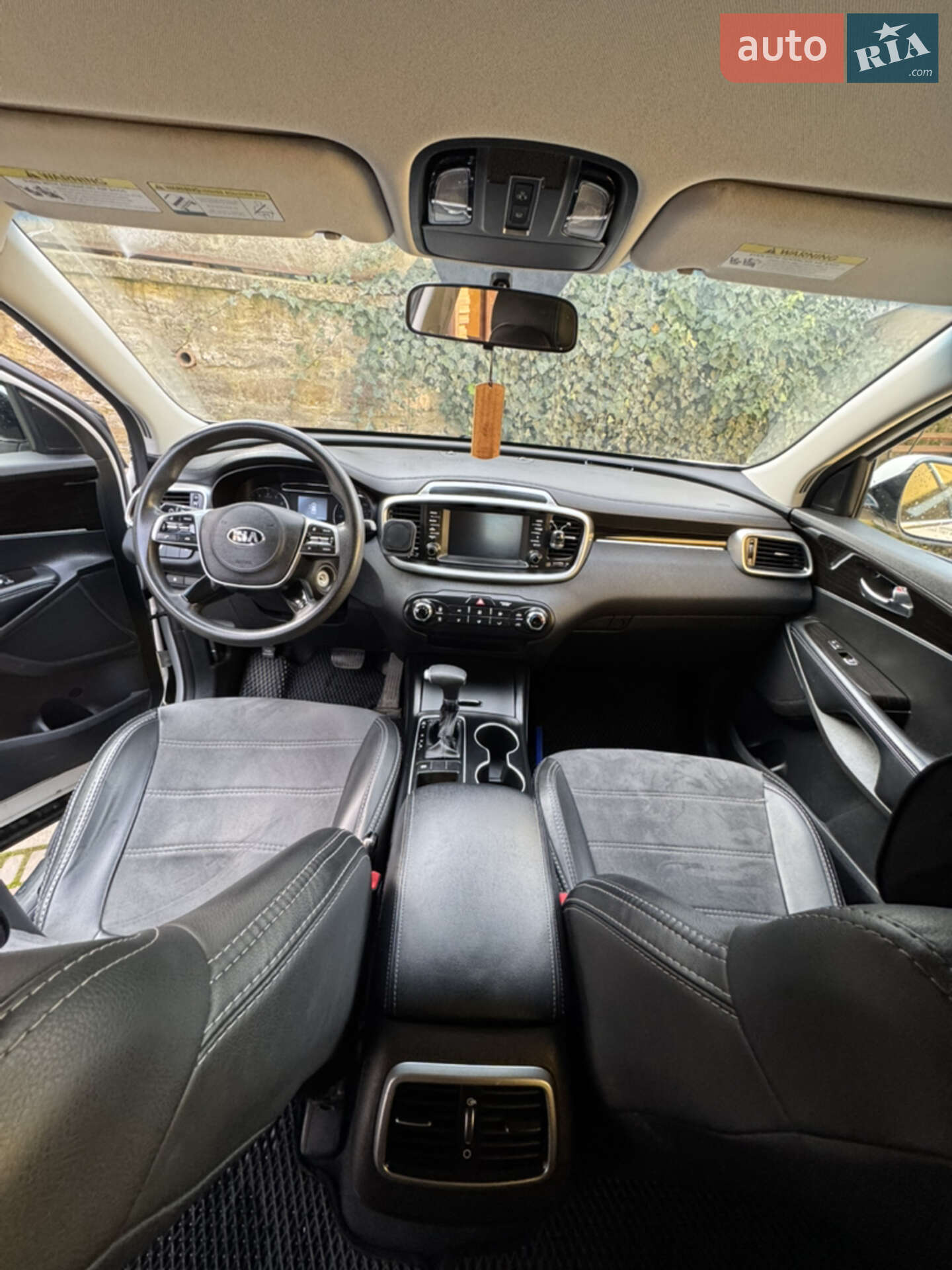 Kia Sorento 2018 VIN 5XYPG4A32KG521907 фото оголошення 3 з 30